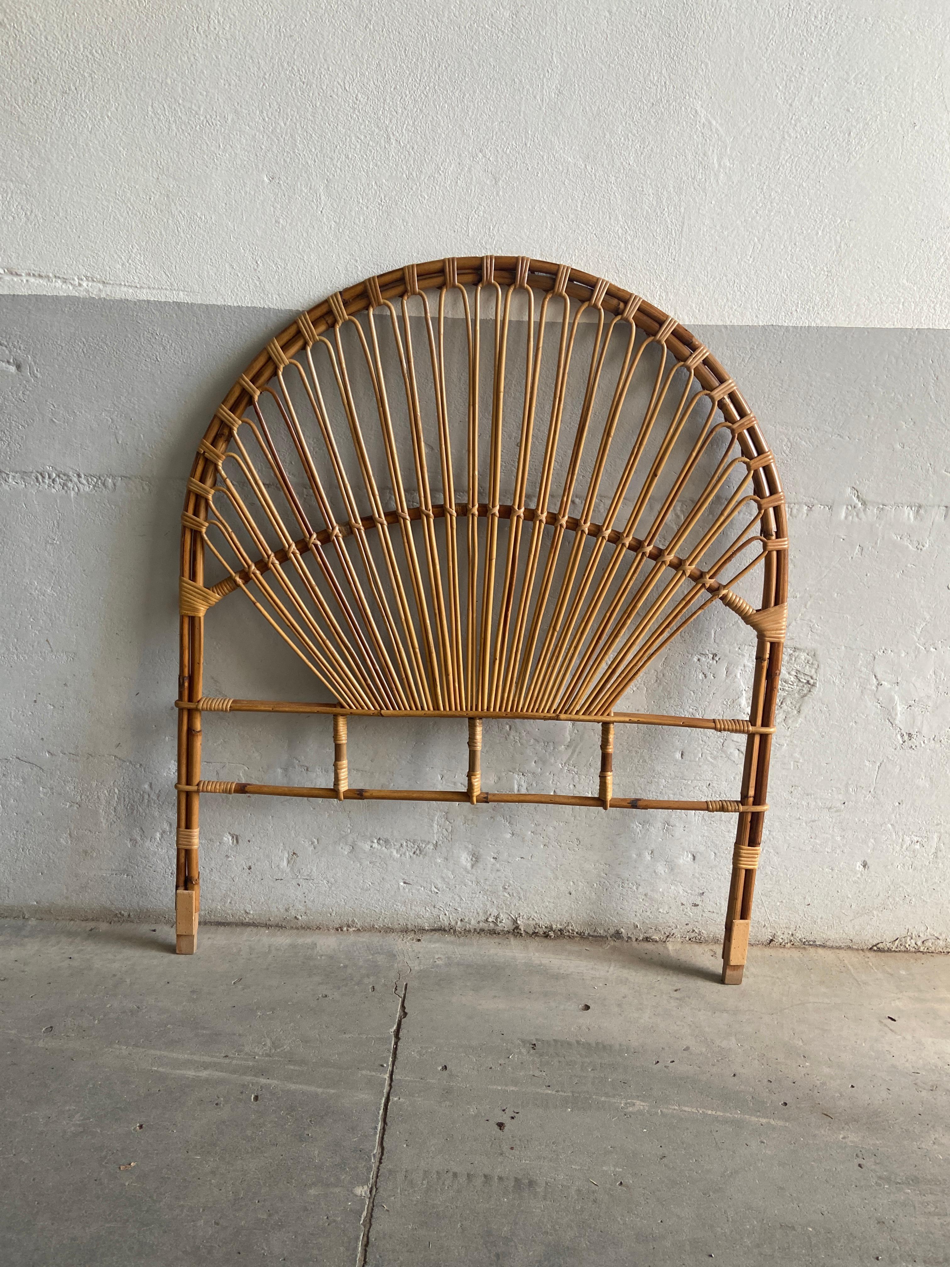 Mid-Century Modern Italian Pair of Bamboo and Rattan Peacock Headboards, 1960s In Good Condition In Prato, IT