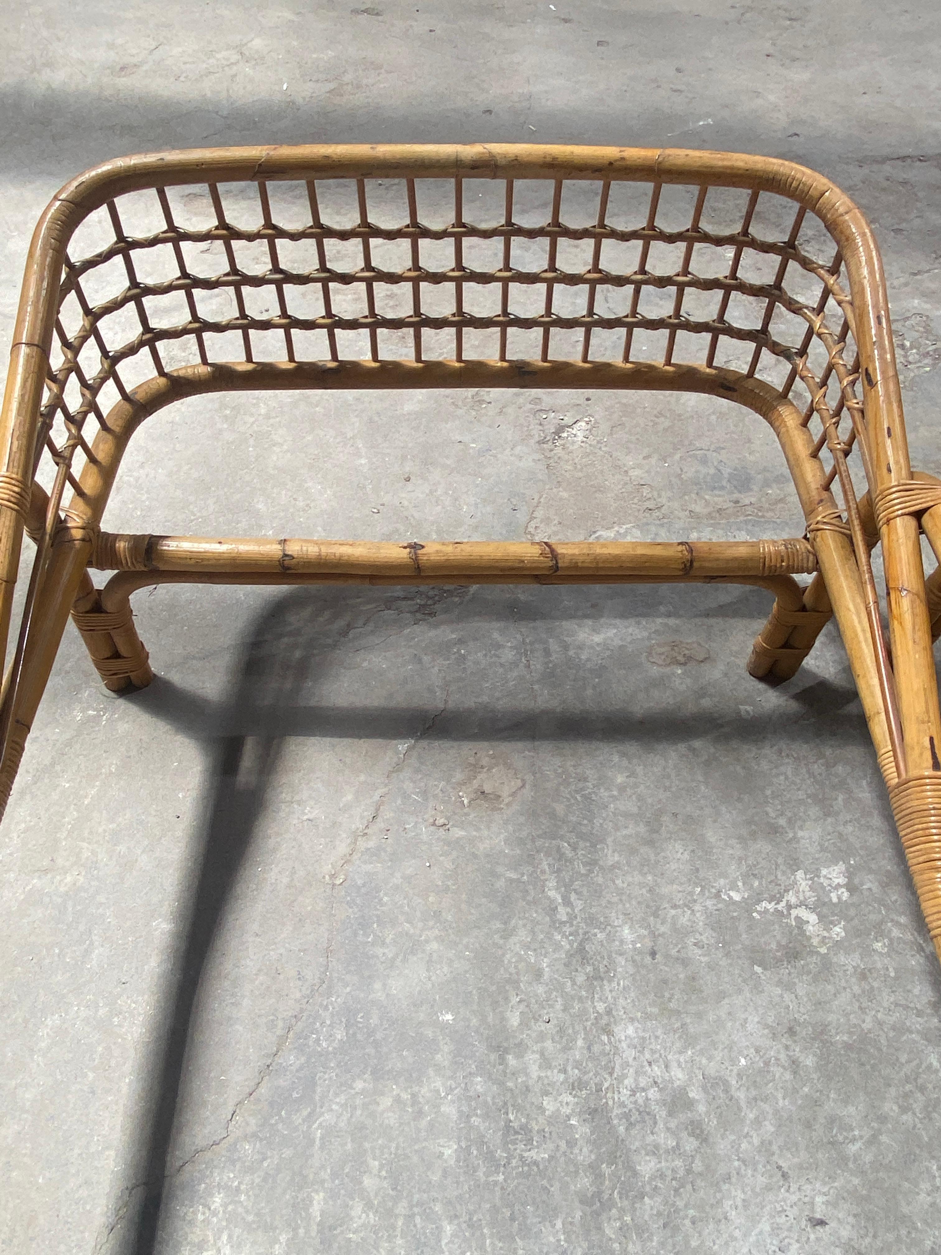 Mid-Century Modern Italian Pair of Bamboo and Rattan Single Beds. 1960s For Sale 6