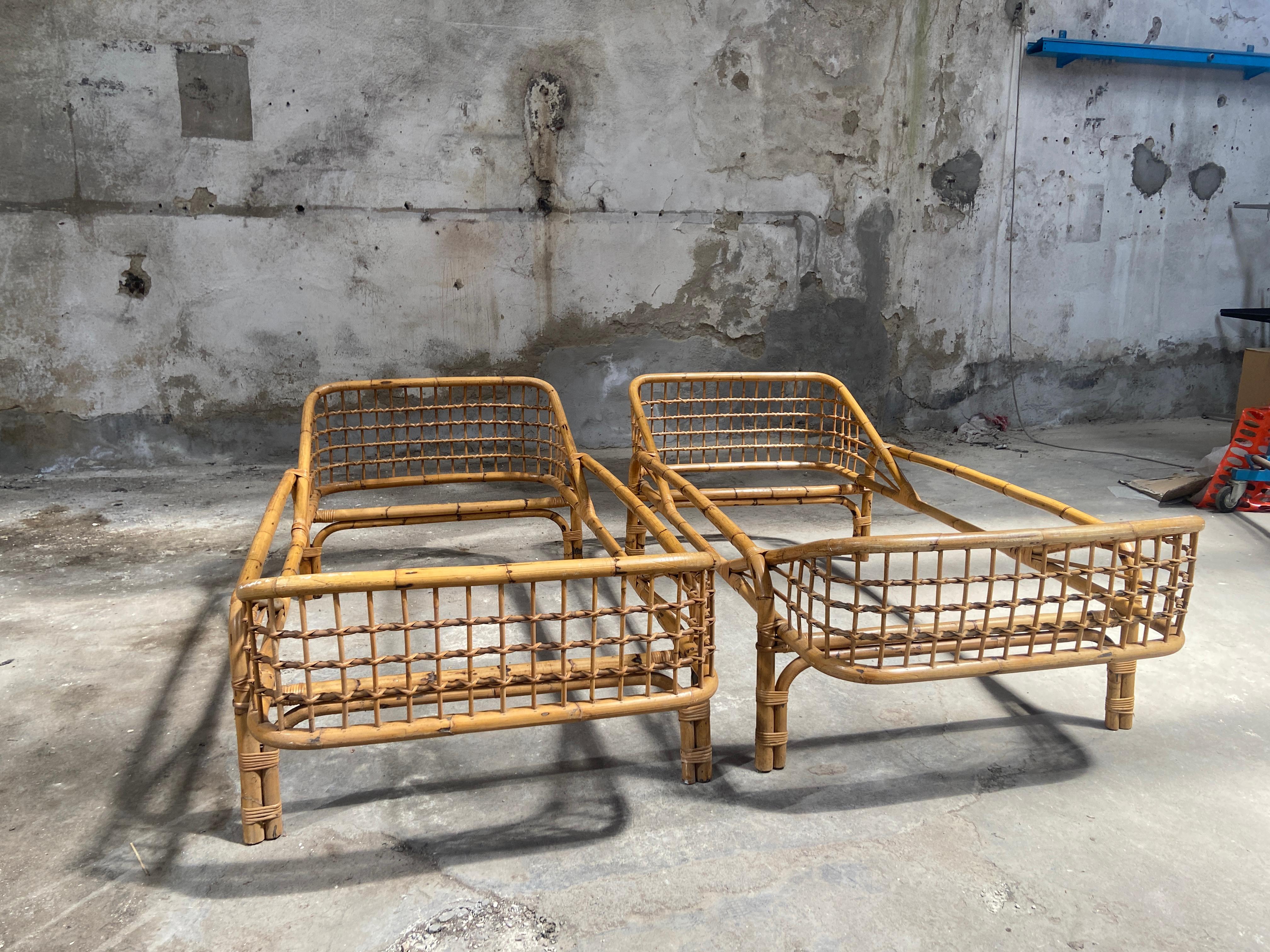 Mid-Century Modern Italian Pair of Bamboo and Rattan Single Beds. 1960s In Good Condition In Prato, IT