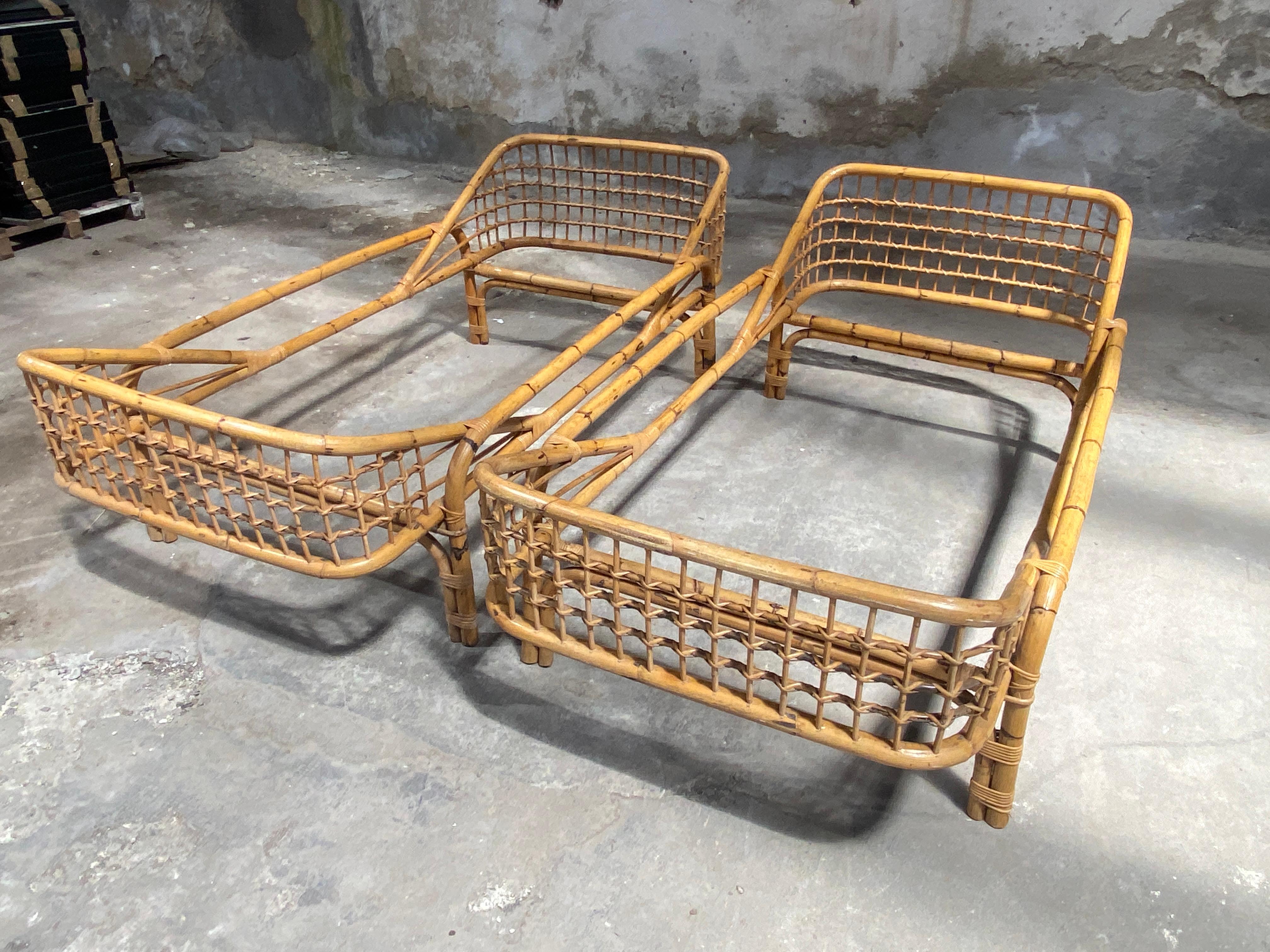Mid-20th Century Mid-Century Modern Italian Pair of Bamboo and Rattan Single Beds. 1960s For Sale