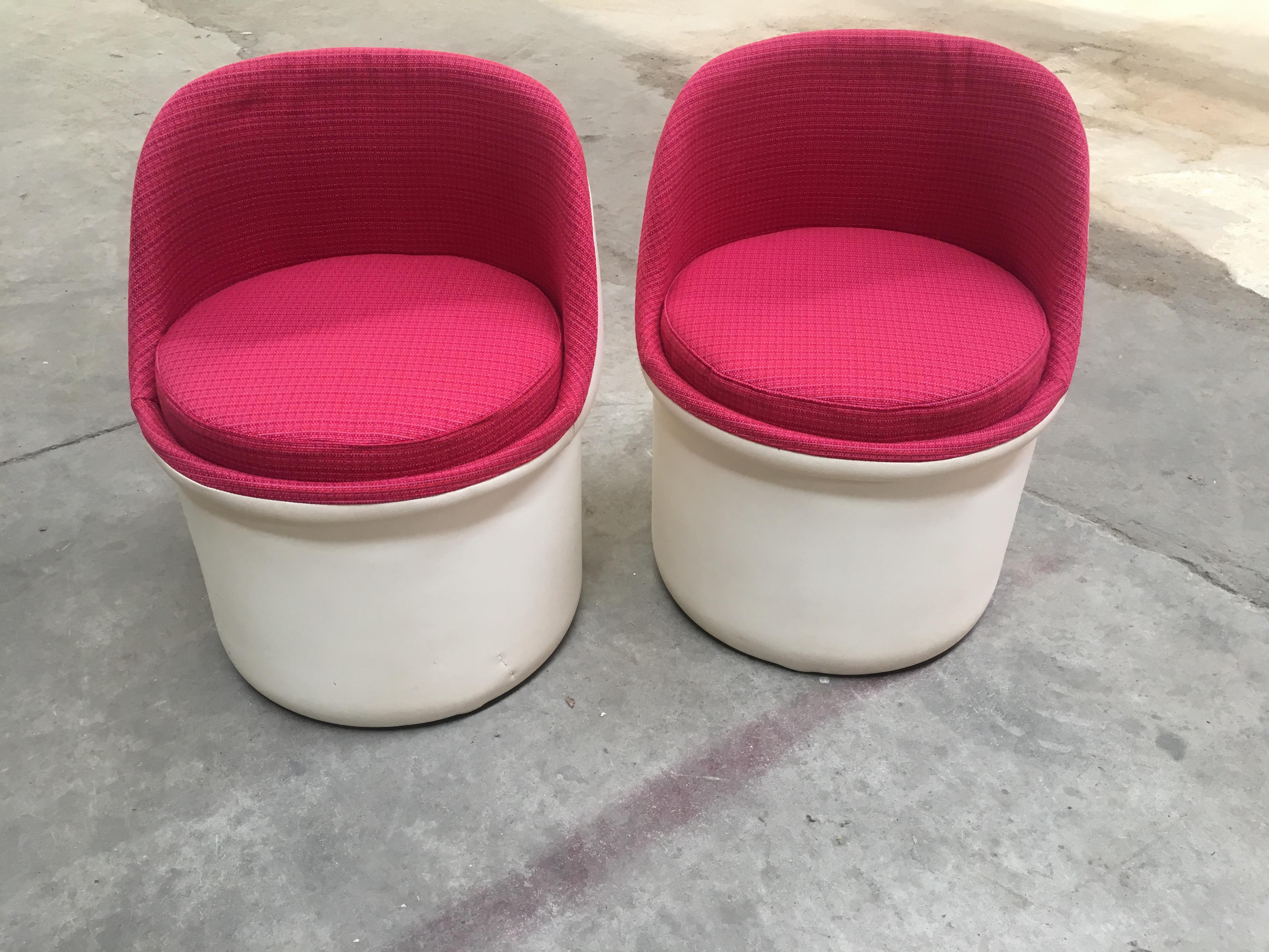 Mid-Century Modern Paire de fauteuils italiens modernes du milieu du siècle dernier en faux cuir et tissu, 1970 en vente
