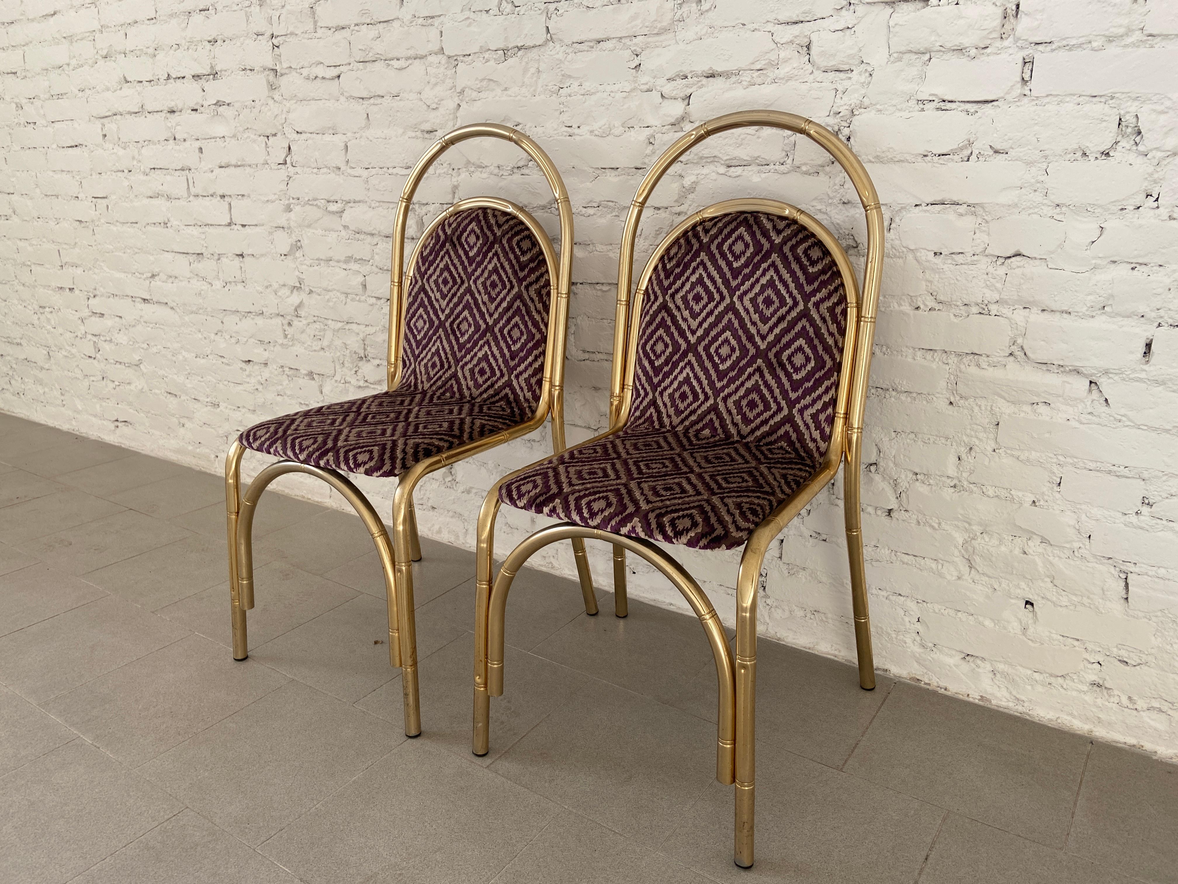 Mid-Century Modernes italienisches Paar vergoldeter Metallstühle aus Bambusimitat, neu gepolstert mit originalem Vintage-Samtstoff von 