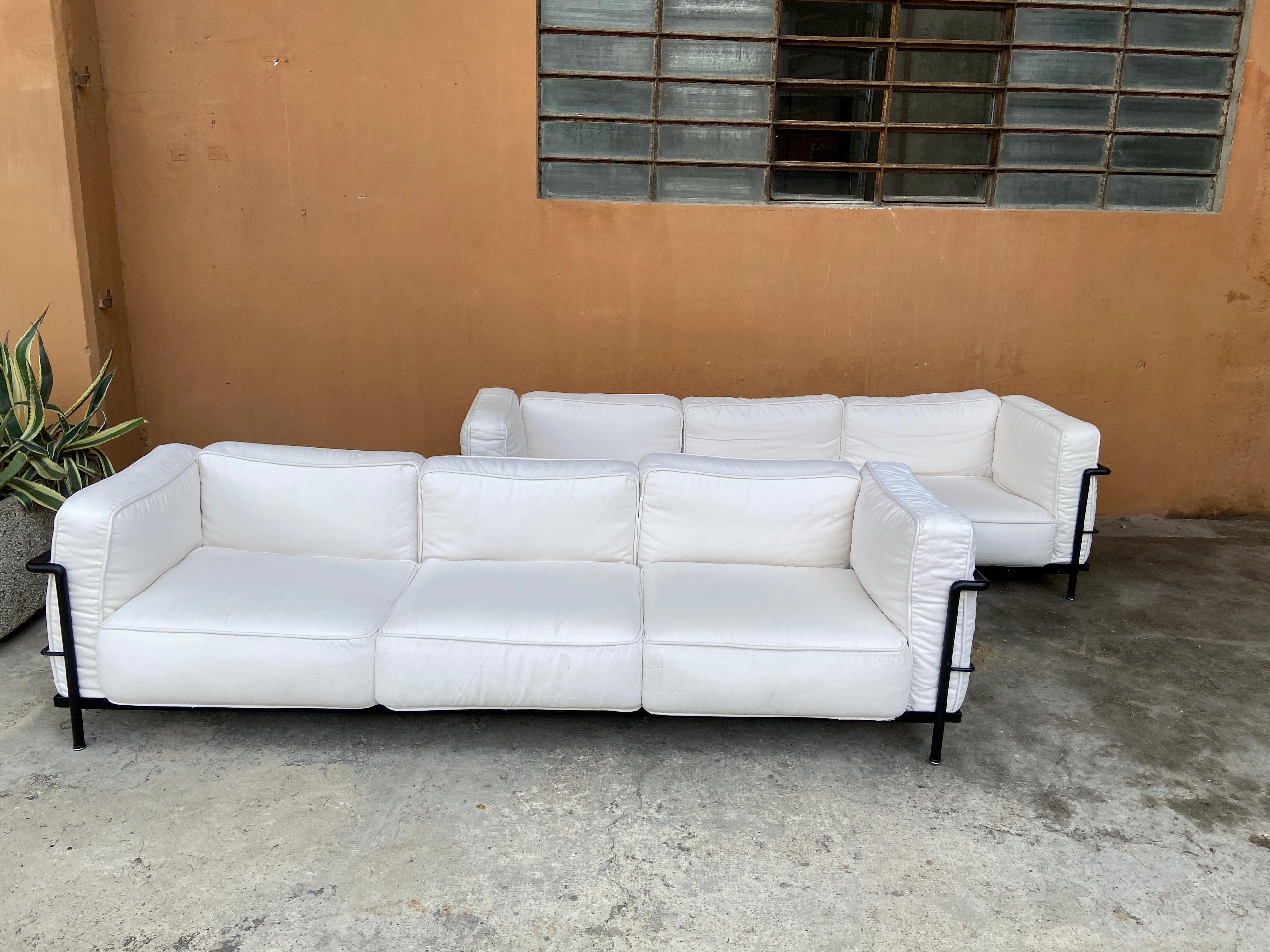 Late 20th Century Mid-Century Modern Italian Pair of Le Corbusier LC3 Style Triple-Seat Sofas For Sale