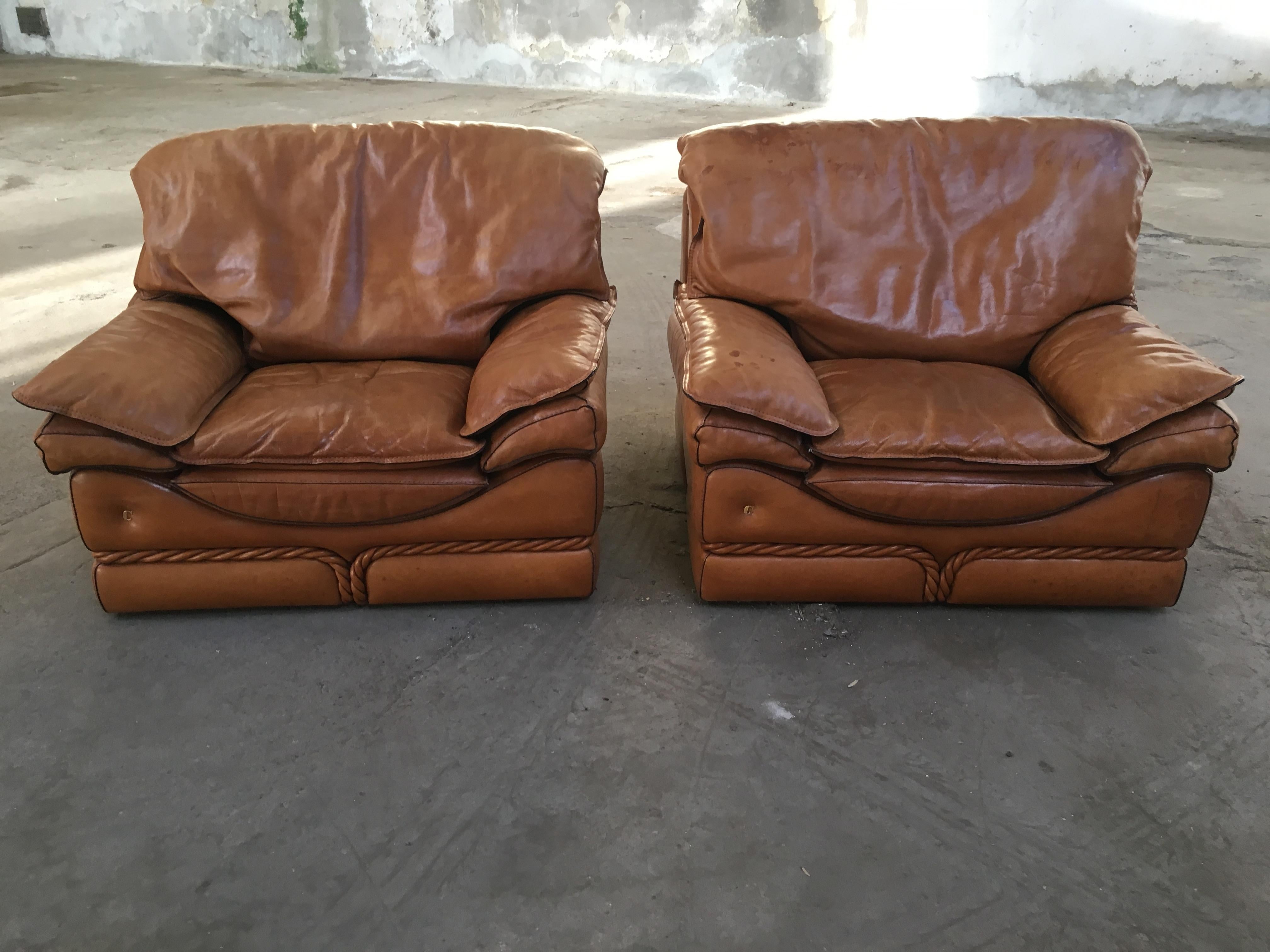 Pareja de sillones de cuero italianos de mediados de siglo de Mobilificio Colombo Moderno de mediados de siglo en venta