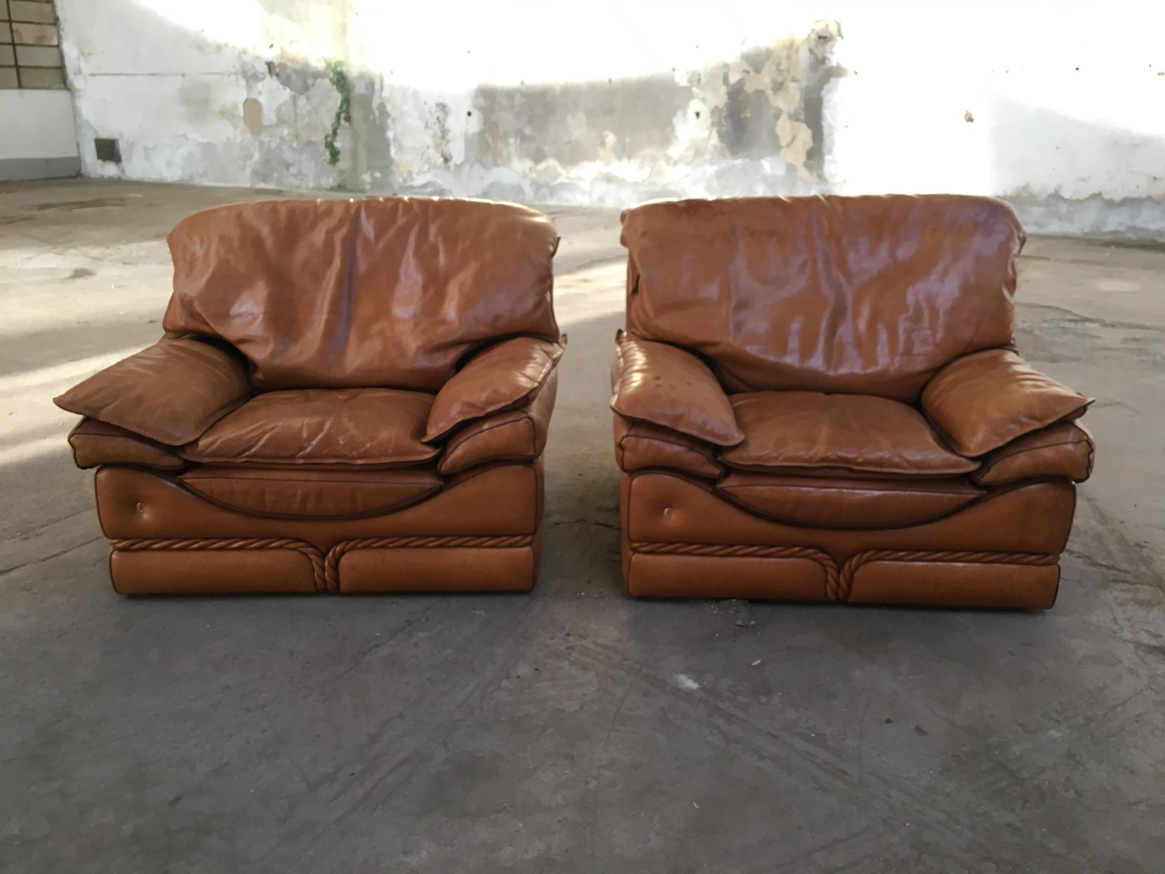 Pareja de sillones de cuero italianos de mediados de siglo de Mobilificio Colombo en Bueno estado para la venta en Prato, IT