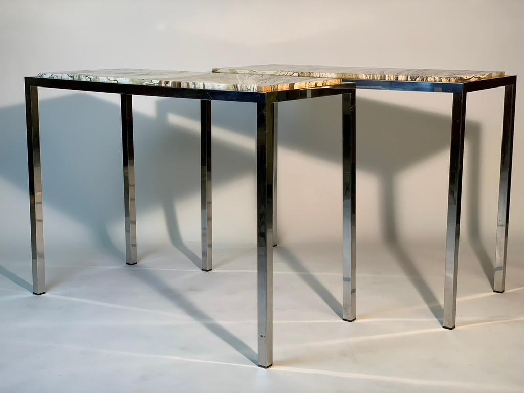 Pair of Italian consoles Designed by the Banci Firenze firm executed in the 70s with a simple and linear structure of lacquered metal with a quadrangular segment, a beautiful luxurious top in Onyx stone that rests on the structure.
The beauty and