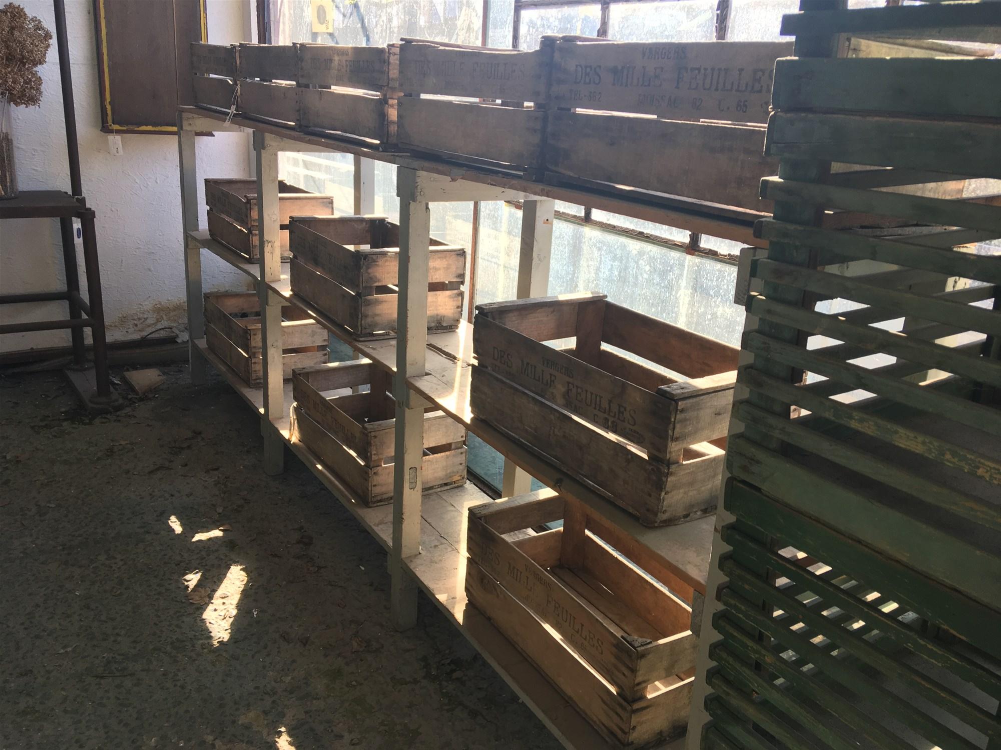 Mid-Century Modern Italian Pair of Spruce Painted Wood Industrial Shelving Units In Good Condition For Sale In Florence, IT