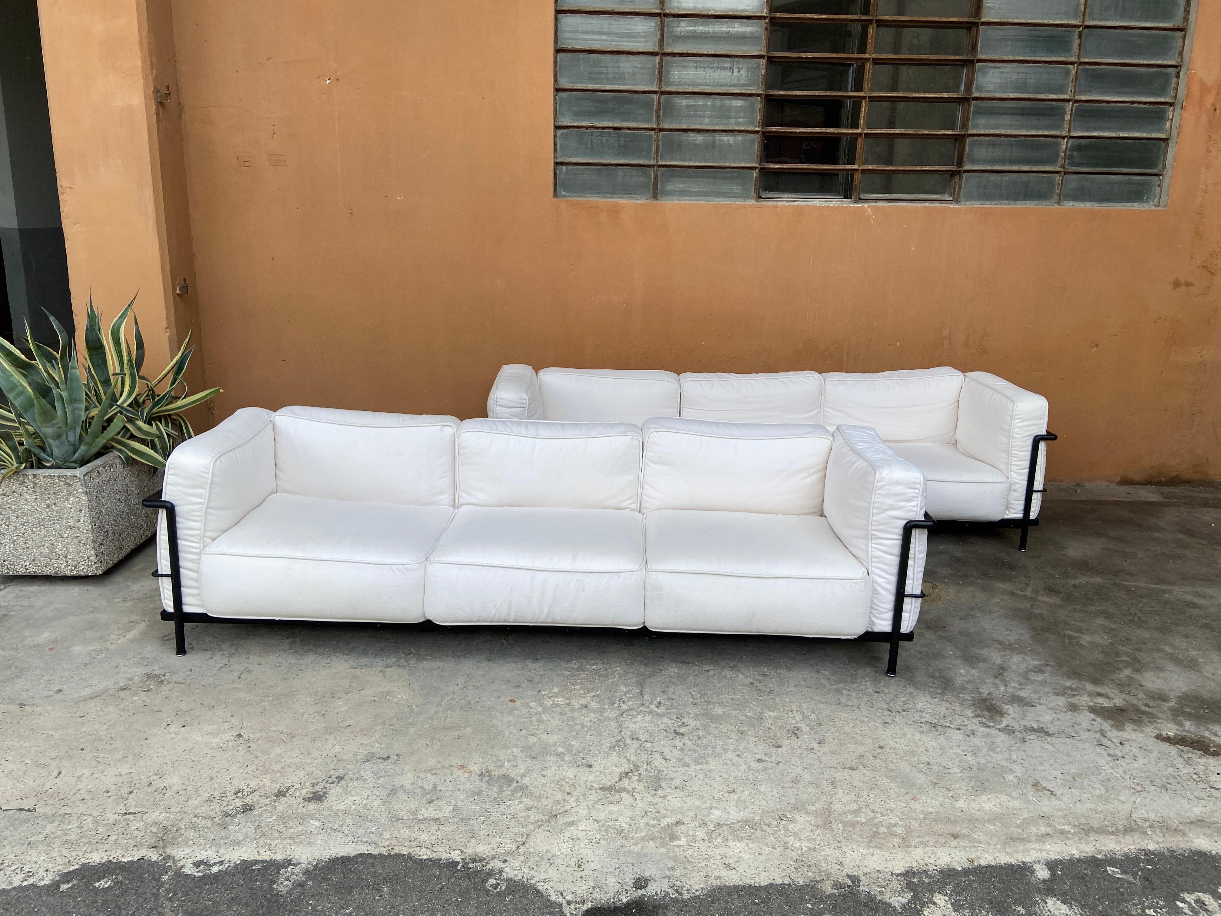 Mid-Century Modern Italian Pair of Triple-Seat Sofas in Le Corbusier LC3 Style In Good Condition In Prato, IT