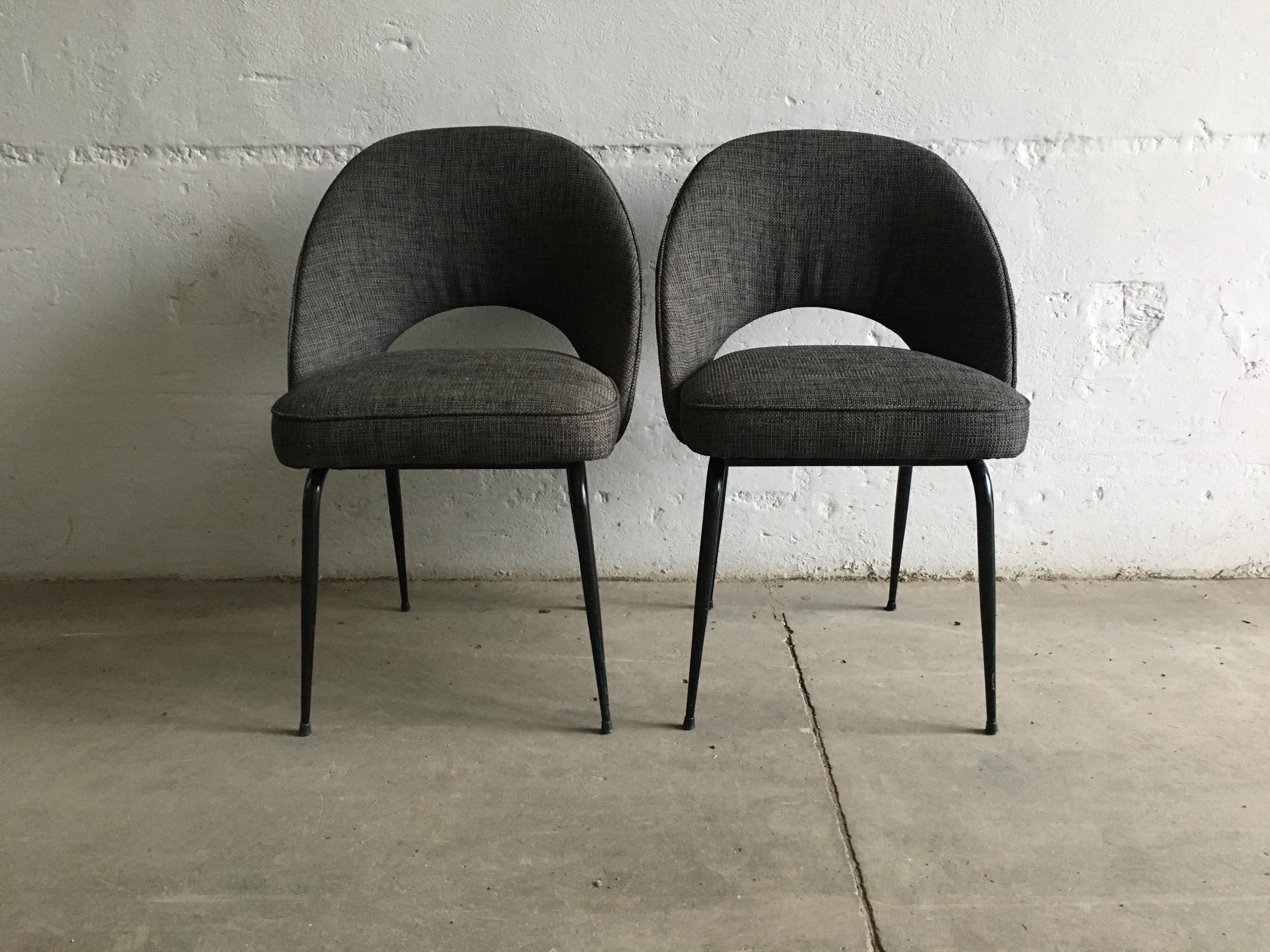 Laqué Paire de chaises rembourrées italiennes mi-siècle moderne, années 1960 en vente