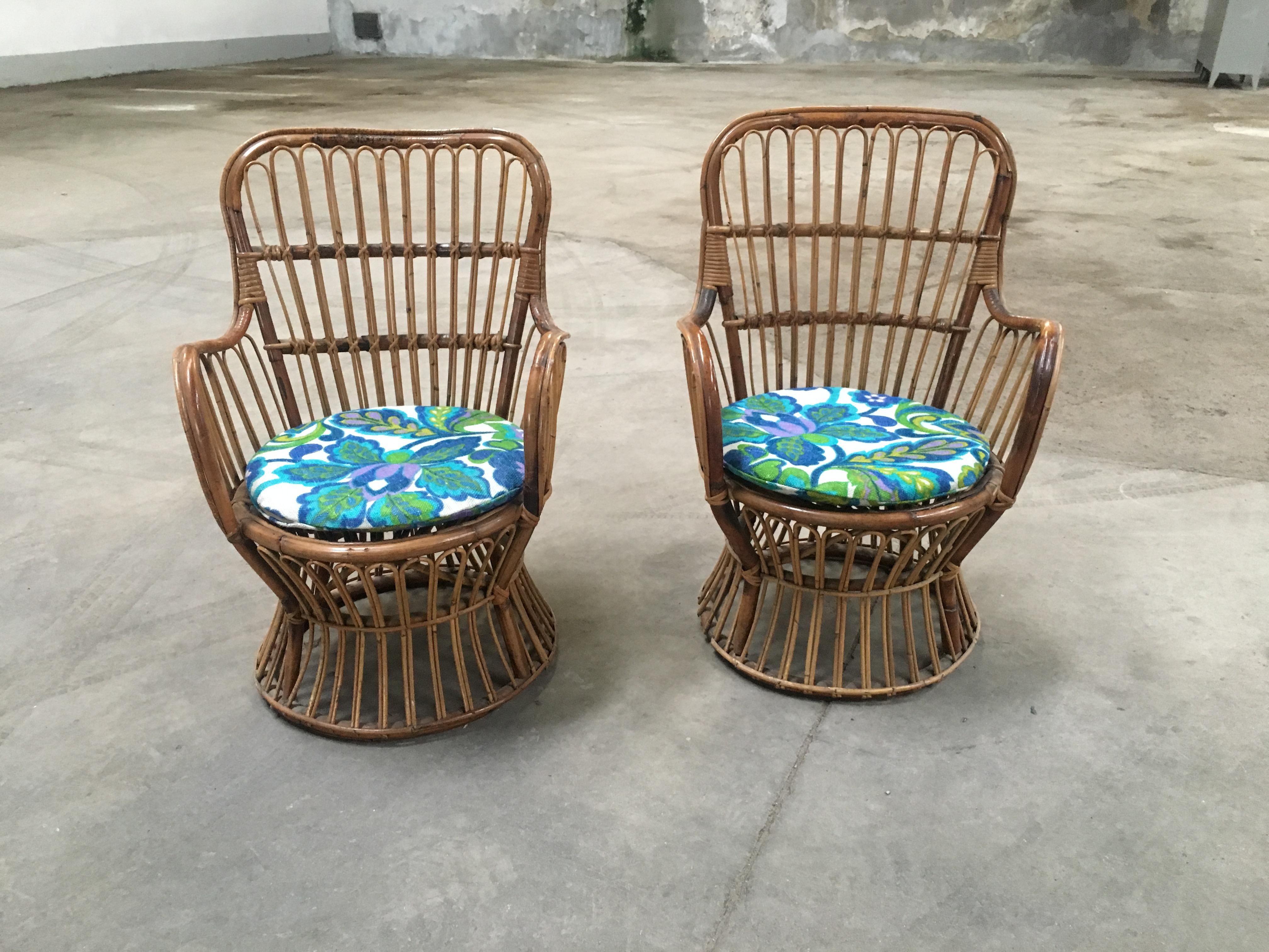 Mid-Century Modern Italian pair of bamboo and rattan armchairs by Bonacina.
The set can be completed with a side table as shown in the photos. Price on request
Fabric cushions are not included. 

