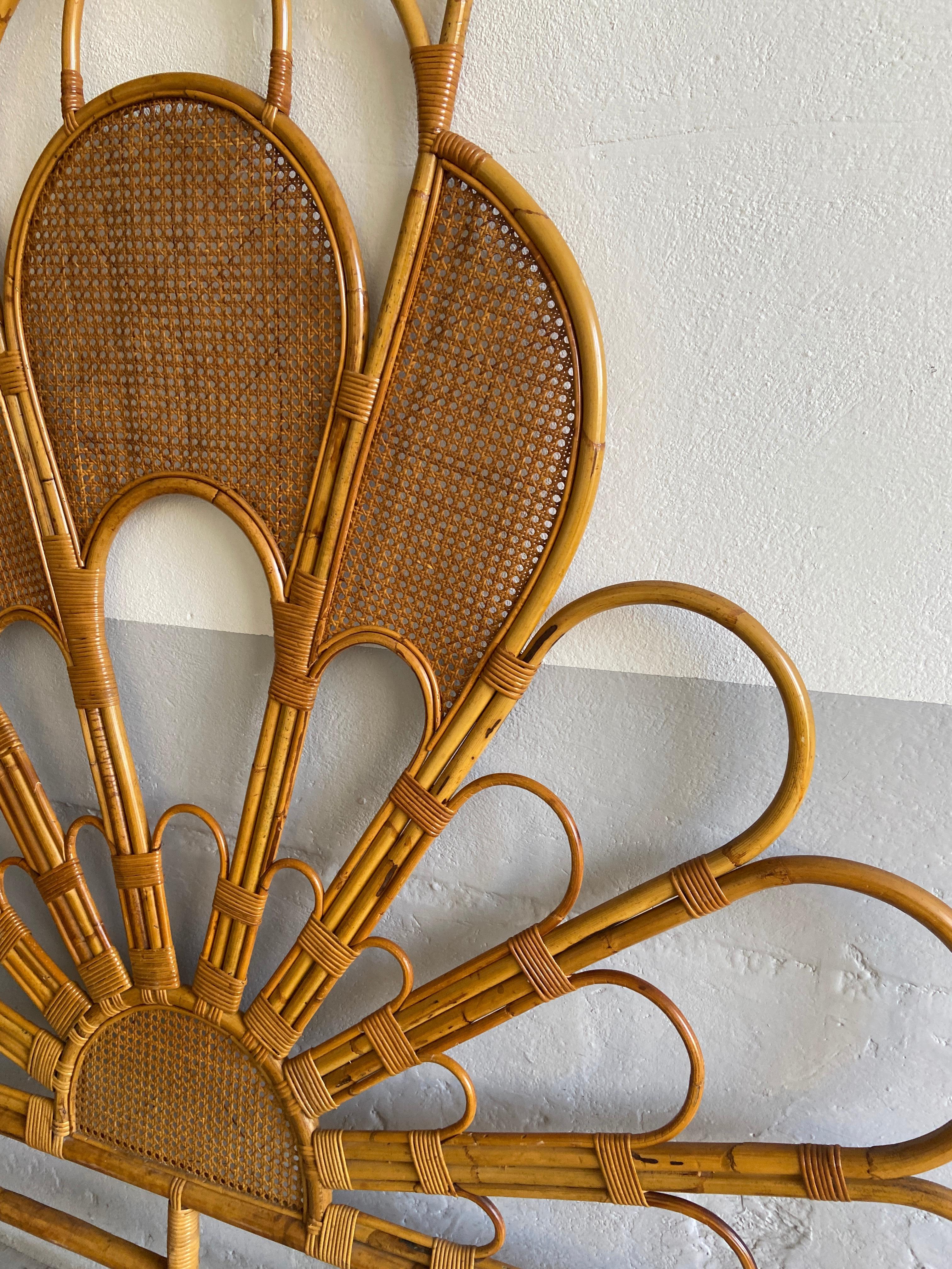 Mid-Century Modern Italian Peacock Queen Size Wicker and Bamboo Bed, 1970s 3