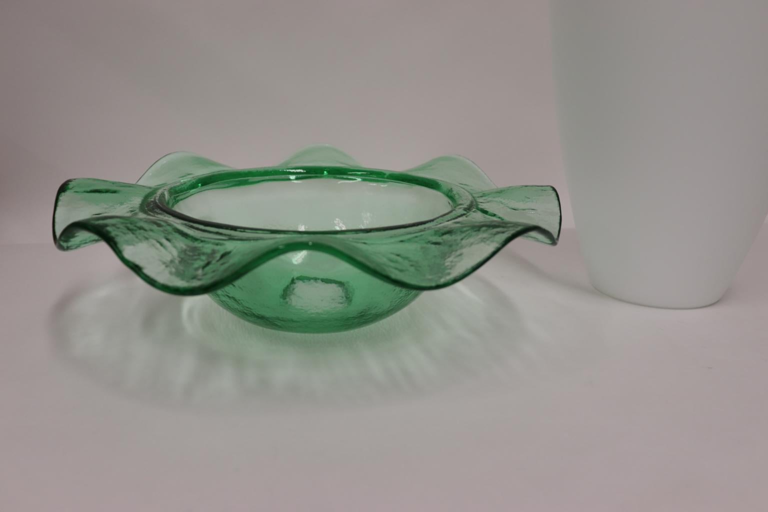 Mid-Century Modern Pendand Lamp Blown Murano Glass White with Green Detail For Sale 13