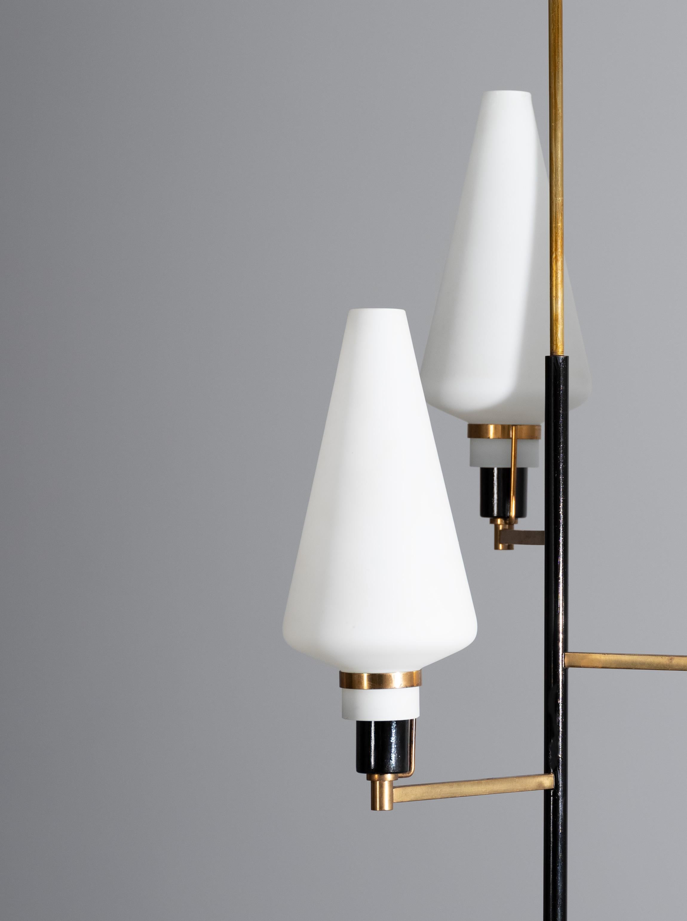 Mid-Century Modern Italian Pendant Chandelier with Brass and Opaline Glass In Good Condition For Sale In Rome, IT