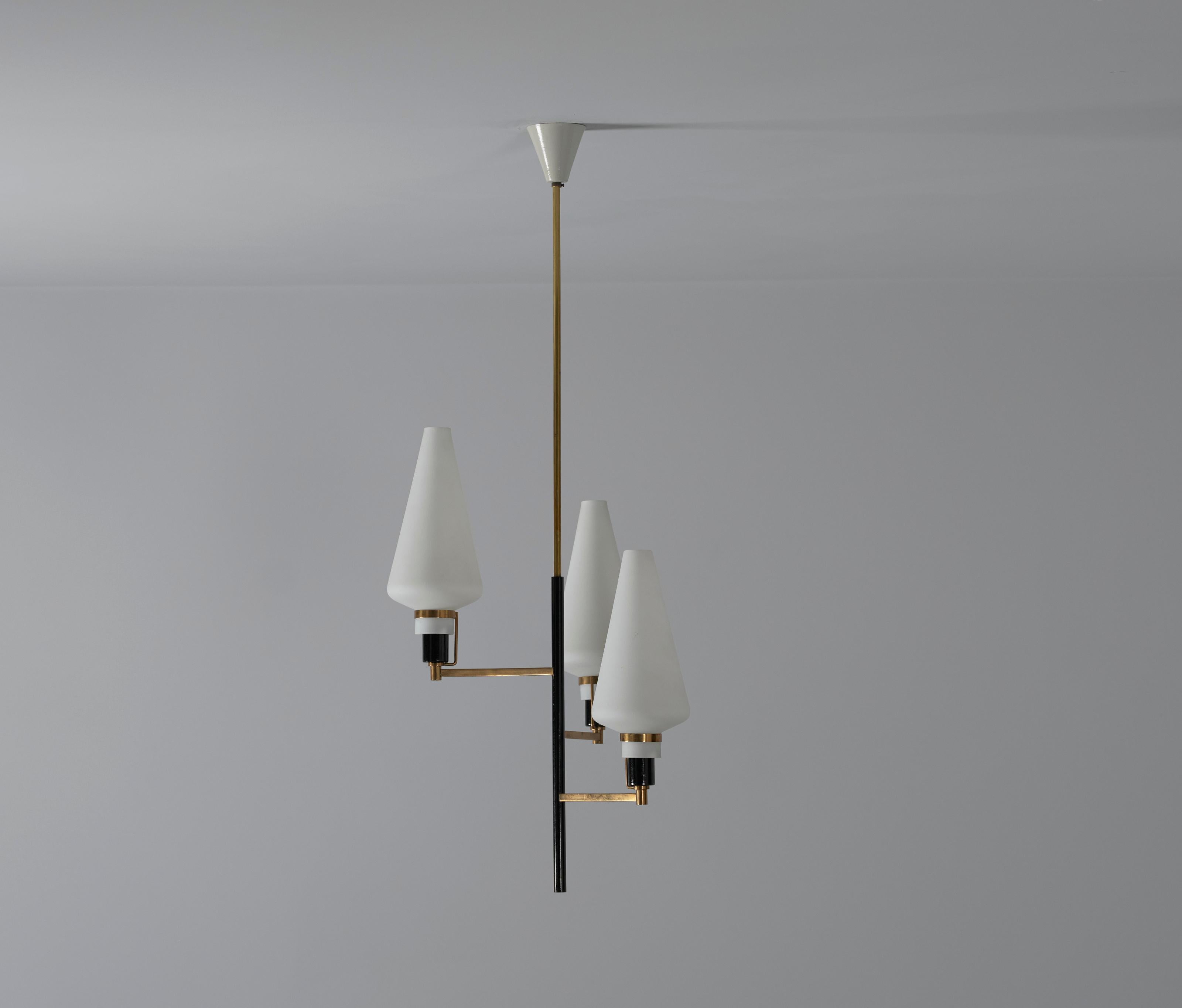 Mid-20th Century Mid-Century Modern Italian Pendant Chandelier with Brass and Opaline Glass For Sale