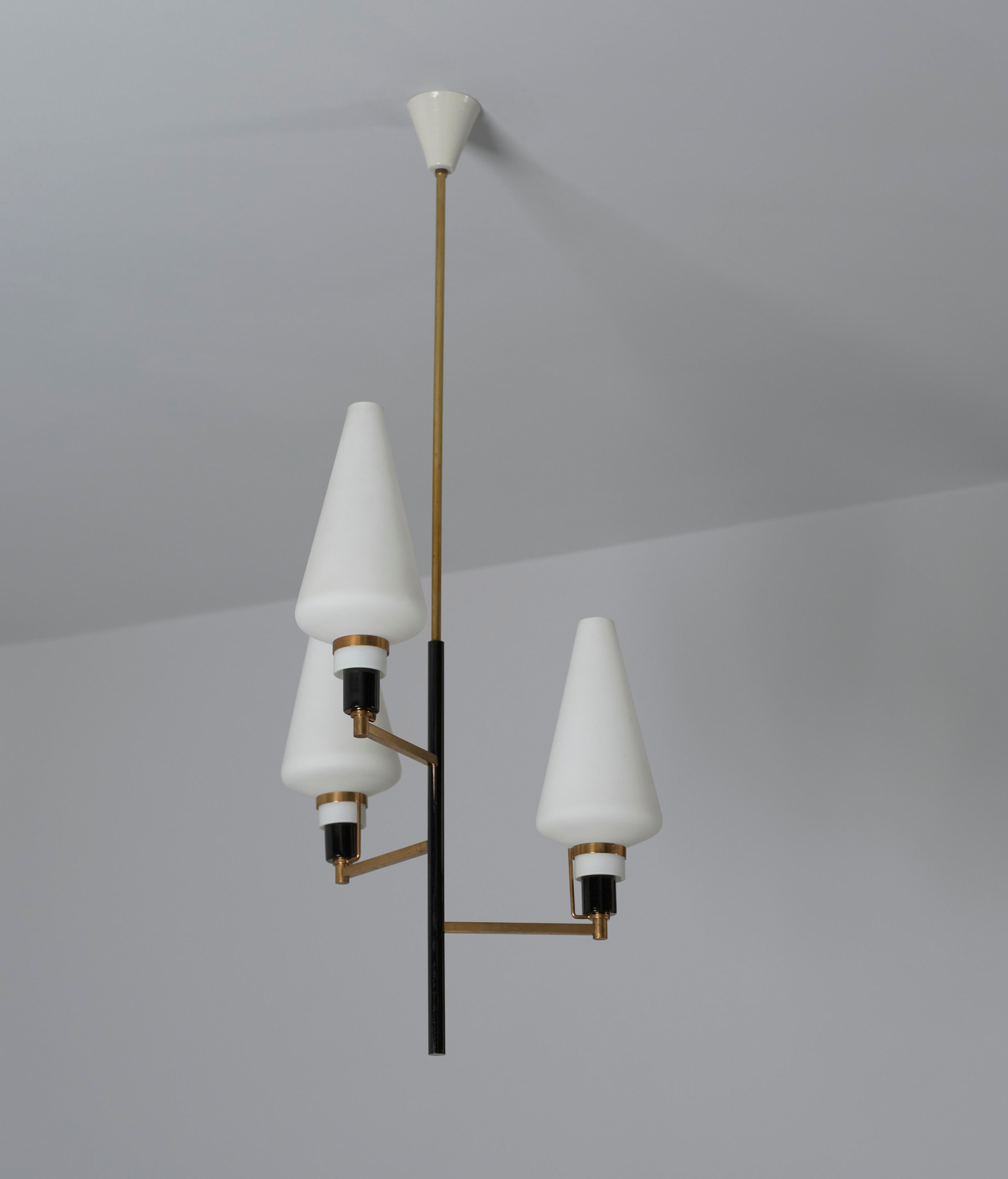 Mid-Century Modern Italian Pendant Chandelier with Brass and Opaline Glass For Sale 3