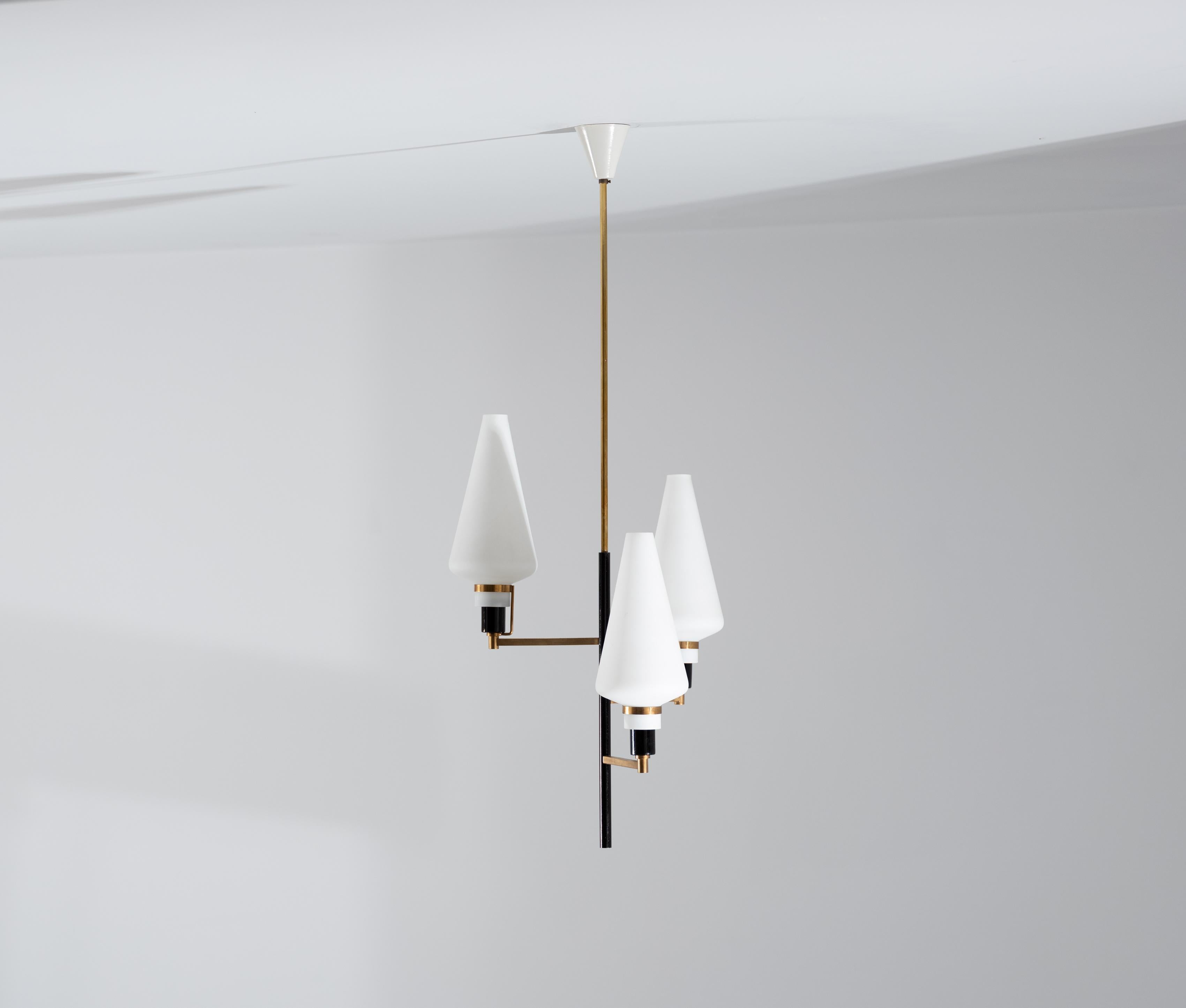 Mid-Century Modern Italian Pendant Chandelier with Brass and Opaline Glass For Sale 4