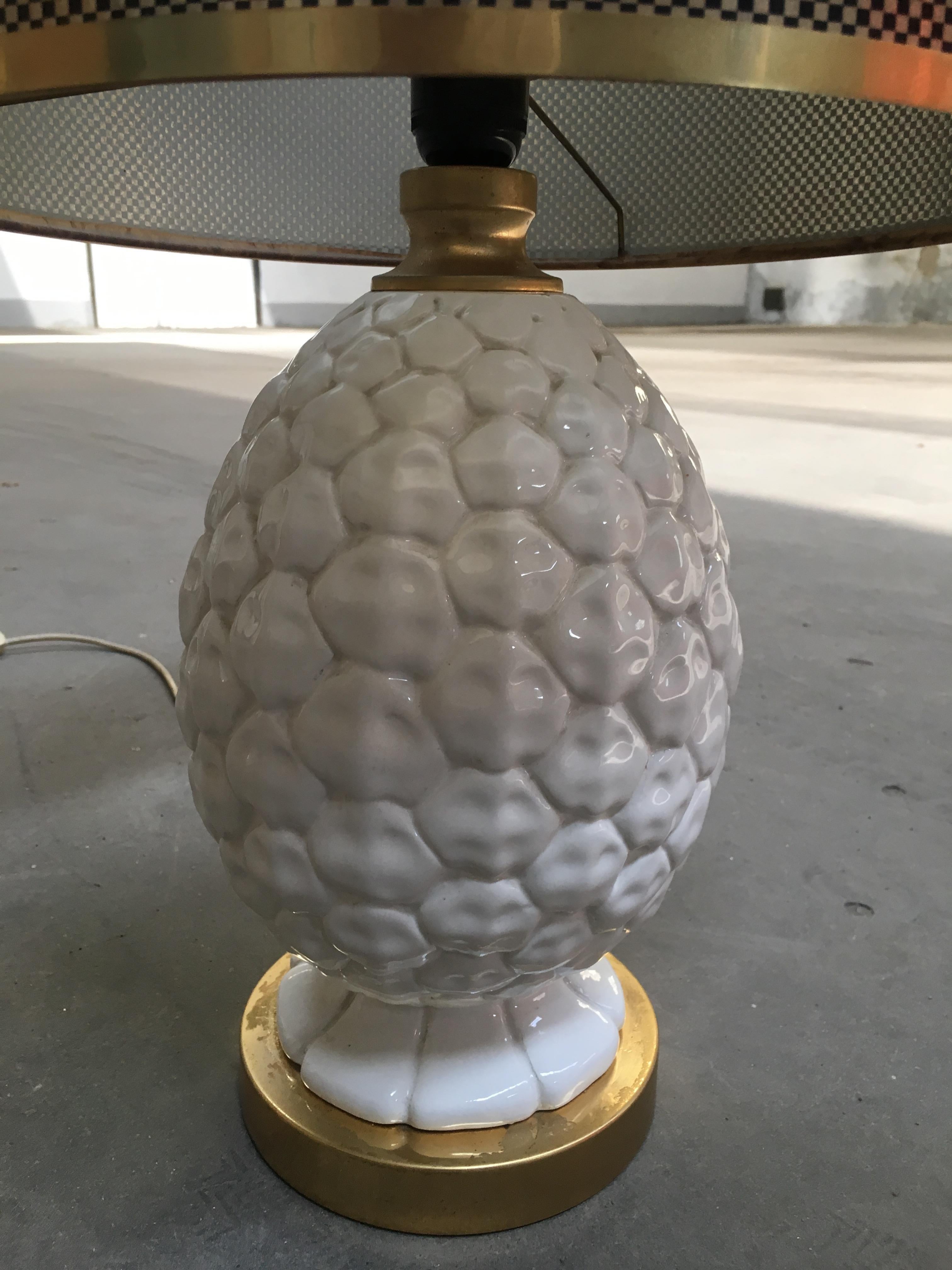 Mid-Century Modern Italian Pineapple Ceramic Table Lamp with Lampshade, 1970s In Good Condition For Sale In Prato, IT