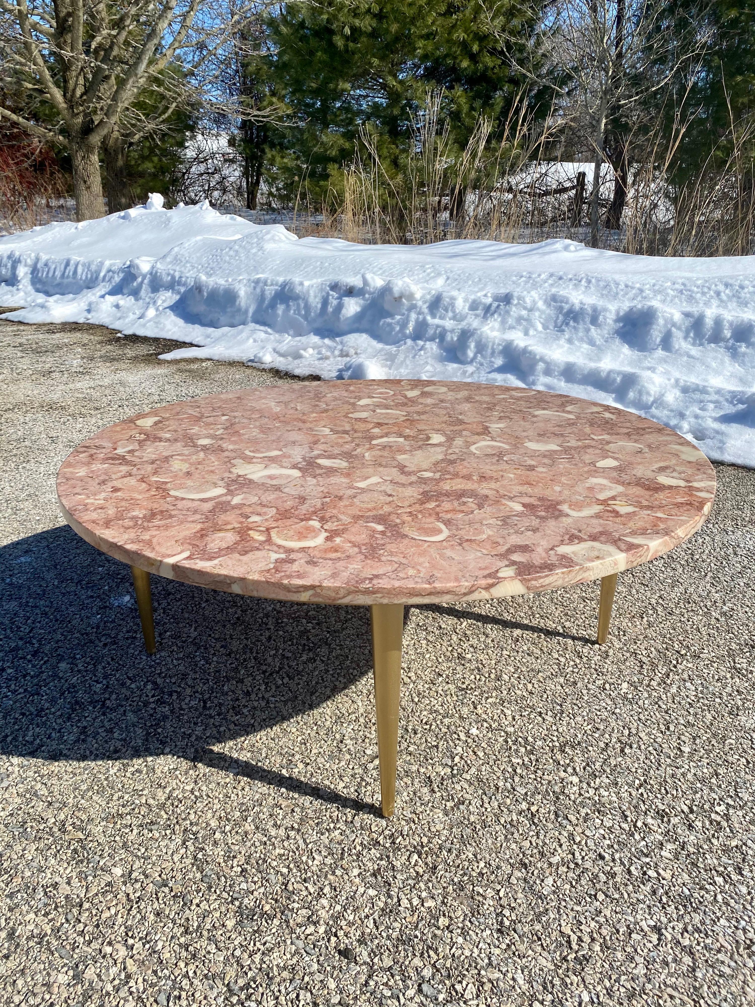 Sleek and sculptural floating Mid-Century Modern Italian round marble coffee or center cocktail table. Features gorgeous Rosso Verona marble stone top with pink, rose burgundy and cream tones. Removable marble top sits atop wood circular frame base