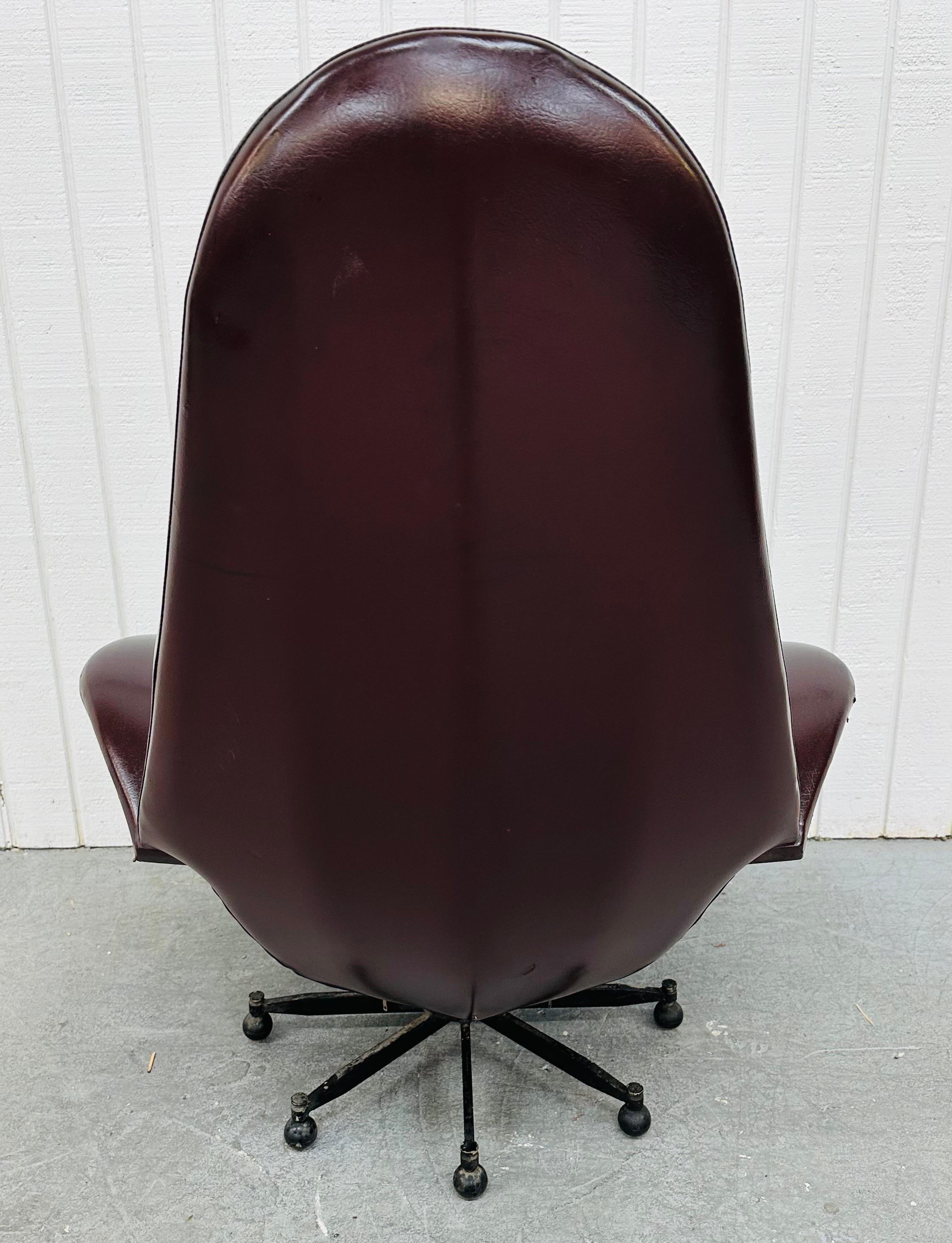 20th Century Mid-Century Modern Italian Plum Lounge Chair