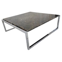 Tavolino da caffè quadrato con base a slitta in granito lucido italiano del Mid Century Modern