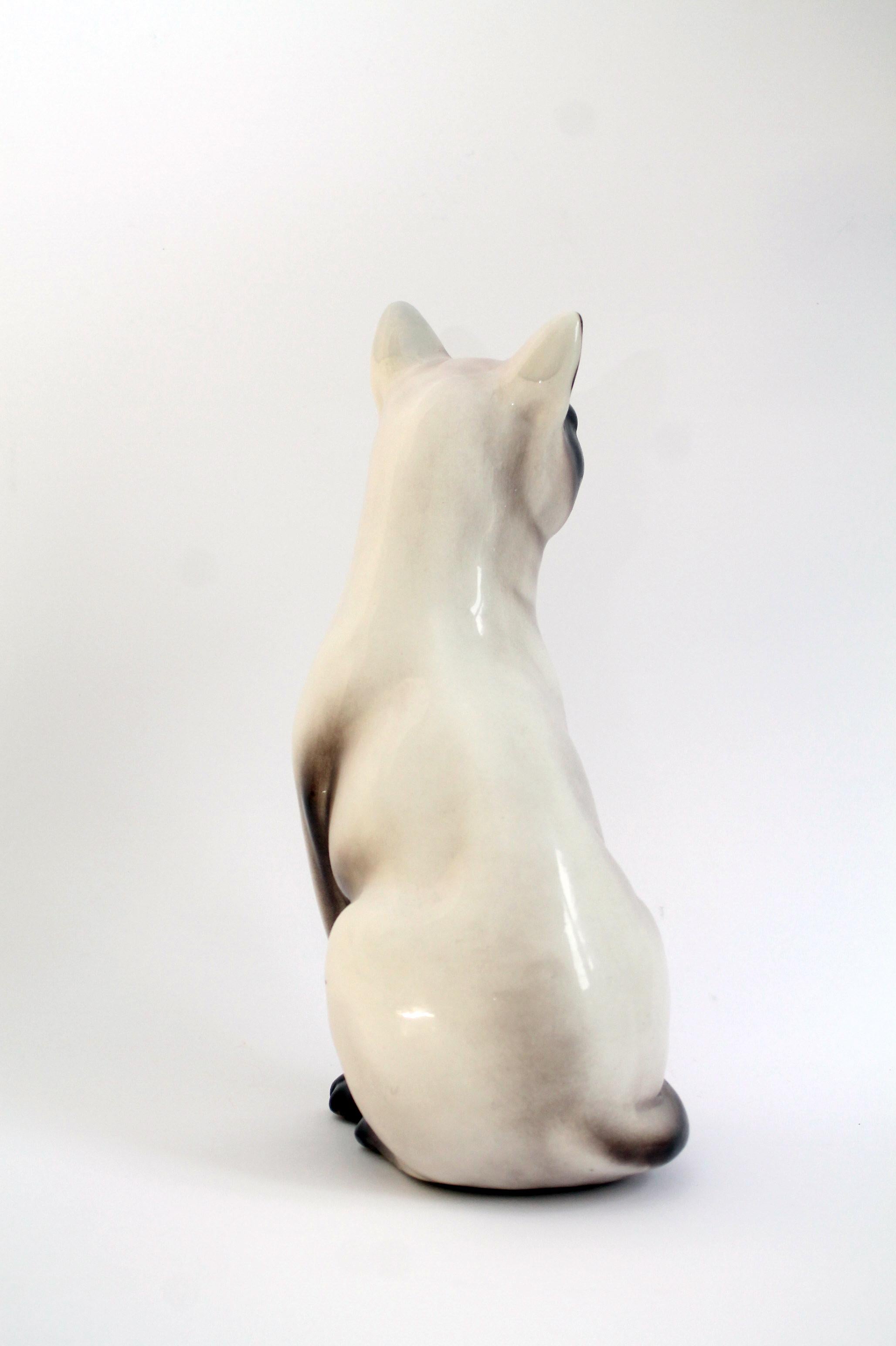 Mid-20th Century Mid-century modern Italian Porcelain Siamese cat (31x18x14cm) Cool retro decor! For Sale