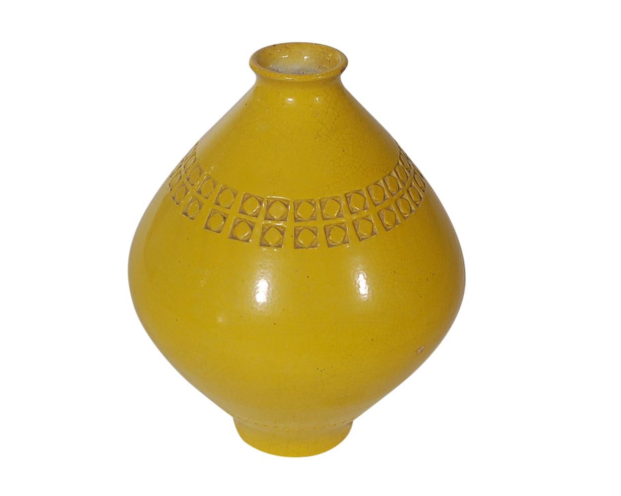 Mid-Century Modern Italian Pottery Vase by Aldo Londi for Bitossi in Yellow In Good Condition In Philadelphia, PA