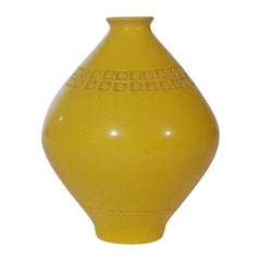 Moderne italienische Keramikvase aus der Jahrhundertmitte von Aldo Londi für Bitossi in Gelb