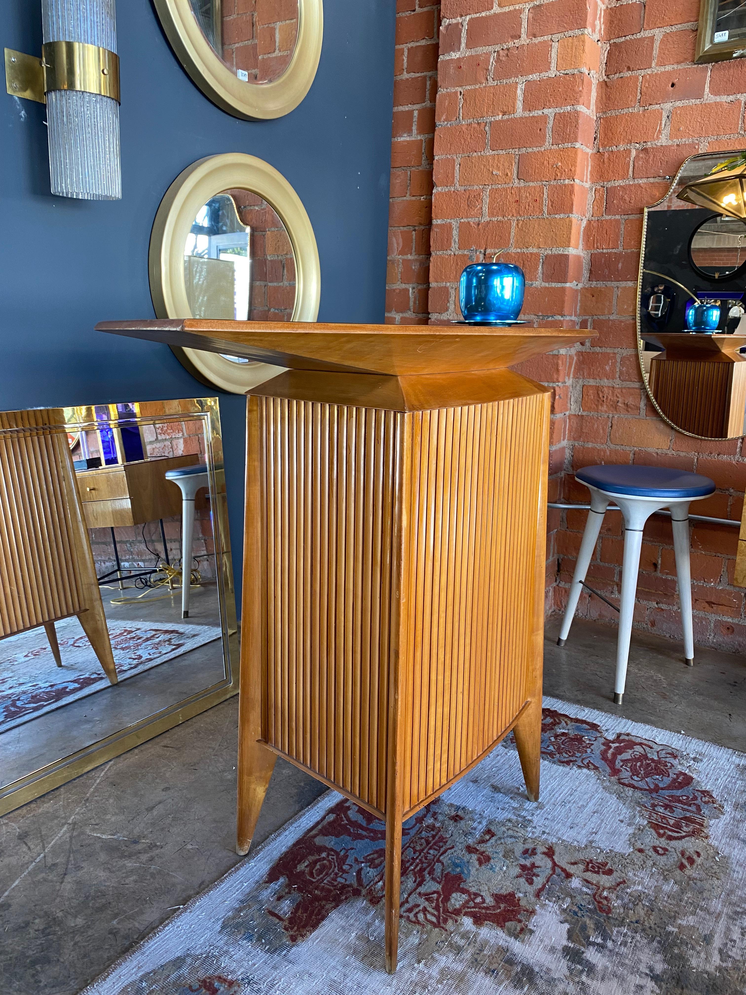 Mid-Century Modern Italian Rare Wood Bar, 1950s In Good Condition In Los Angeles, CA