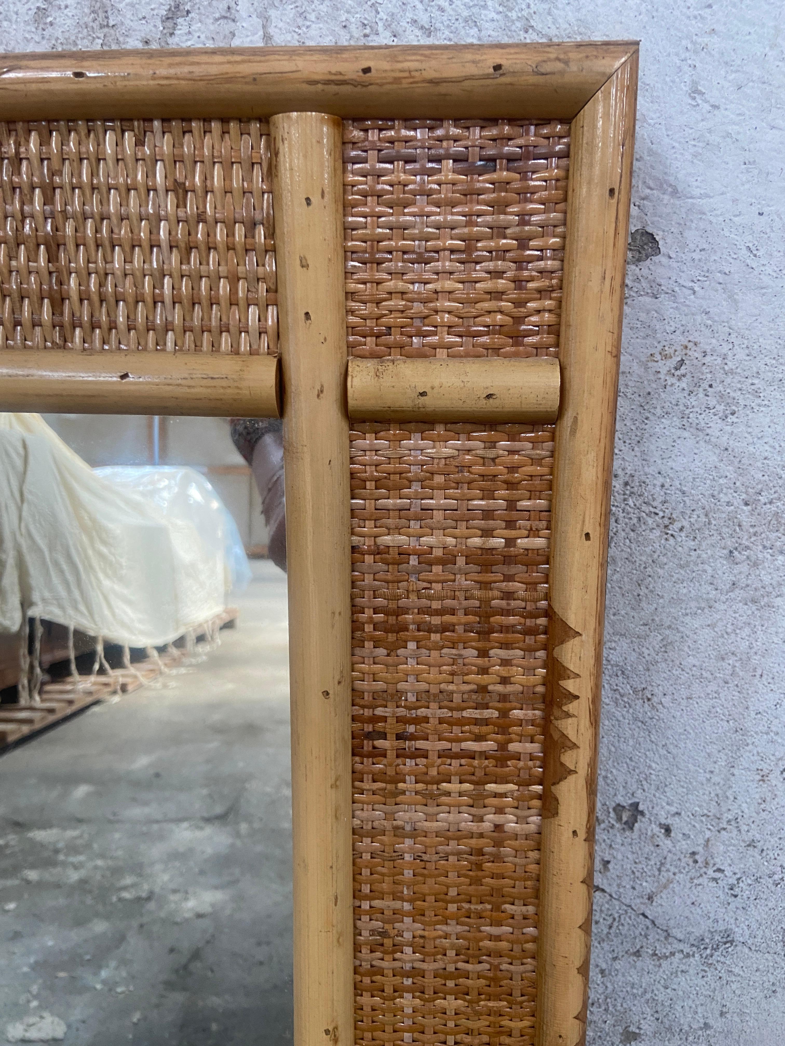 Fine XX secolo Specchio da parete italiano di metà secolo in rattan e bambù degli anni '70 in vendita