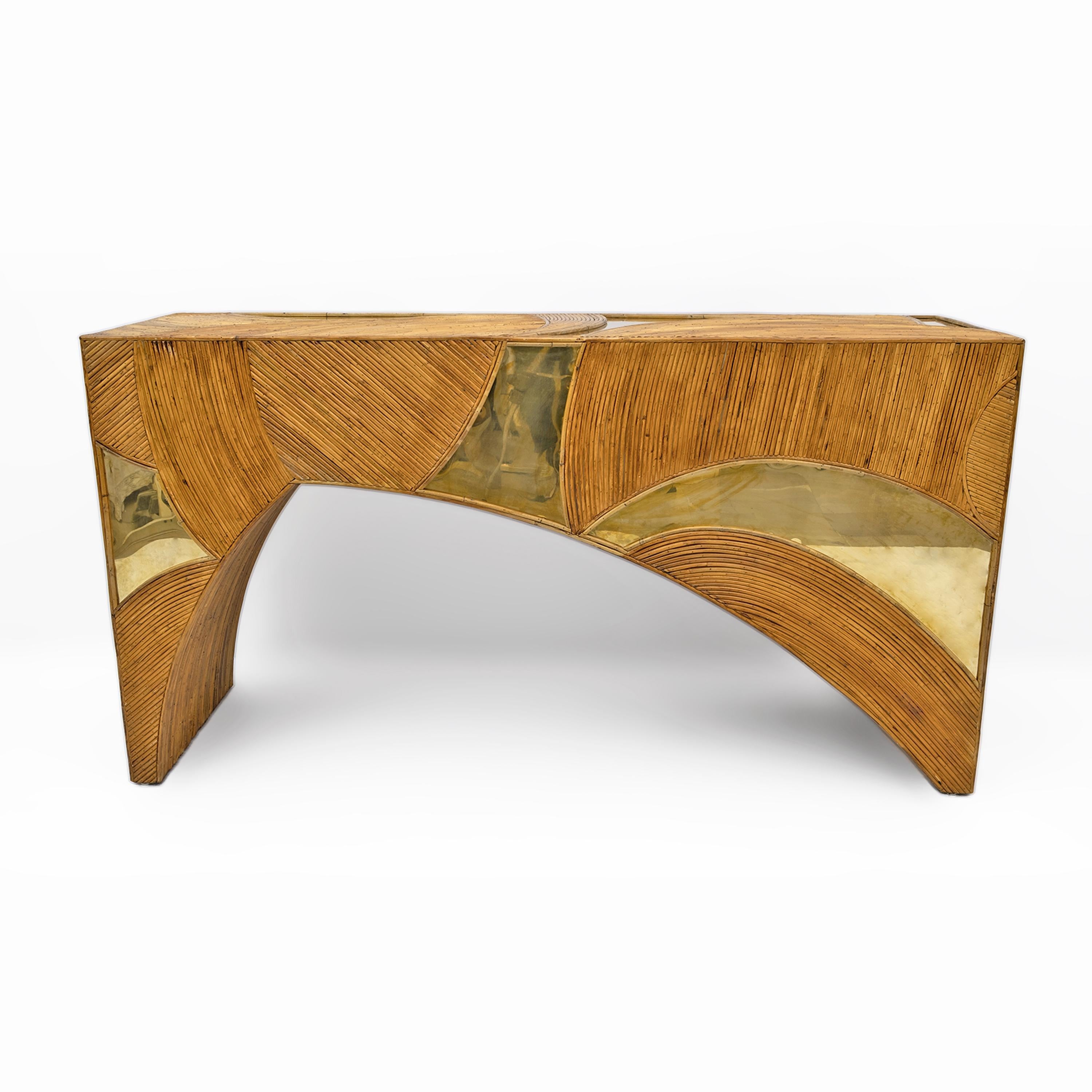 Moderne italienische Mid-Century-Konsole aus Rattan und Messing von Vivai del Sud, 70er Jahre (Moderne der Mitte des Jahrhunderts)