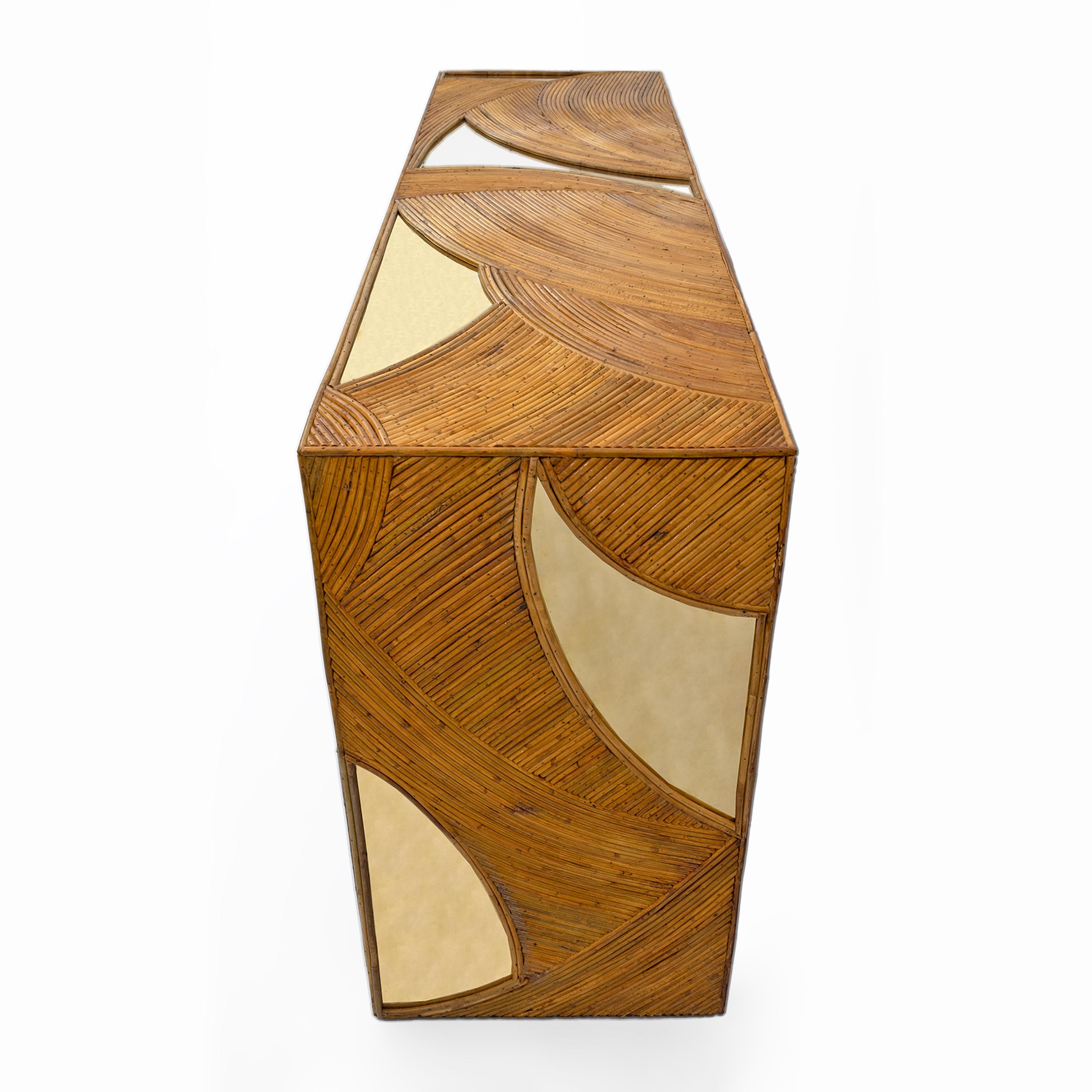 Moderne italienische Mid-Century-Konsole aus Rattan und Messing von Vivai del Sud, 70er Jahre (Ende des 20. Jahrhunderts)
