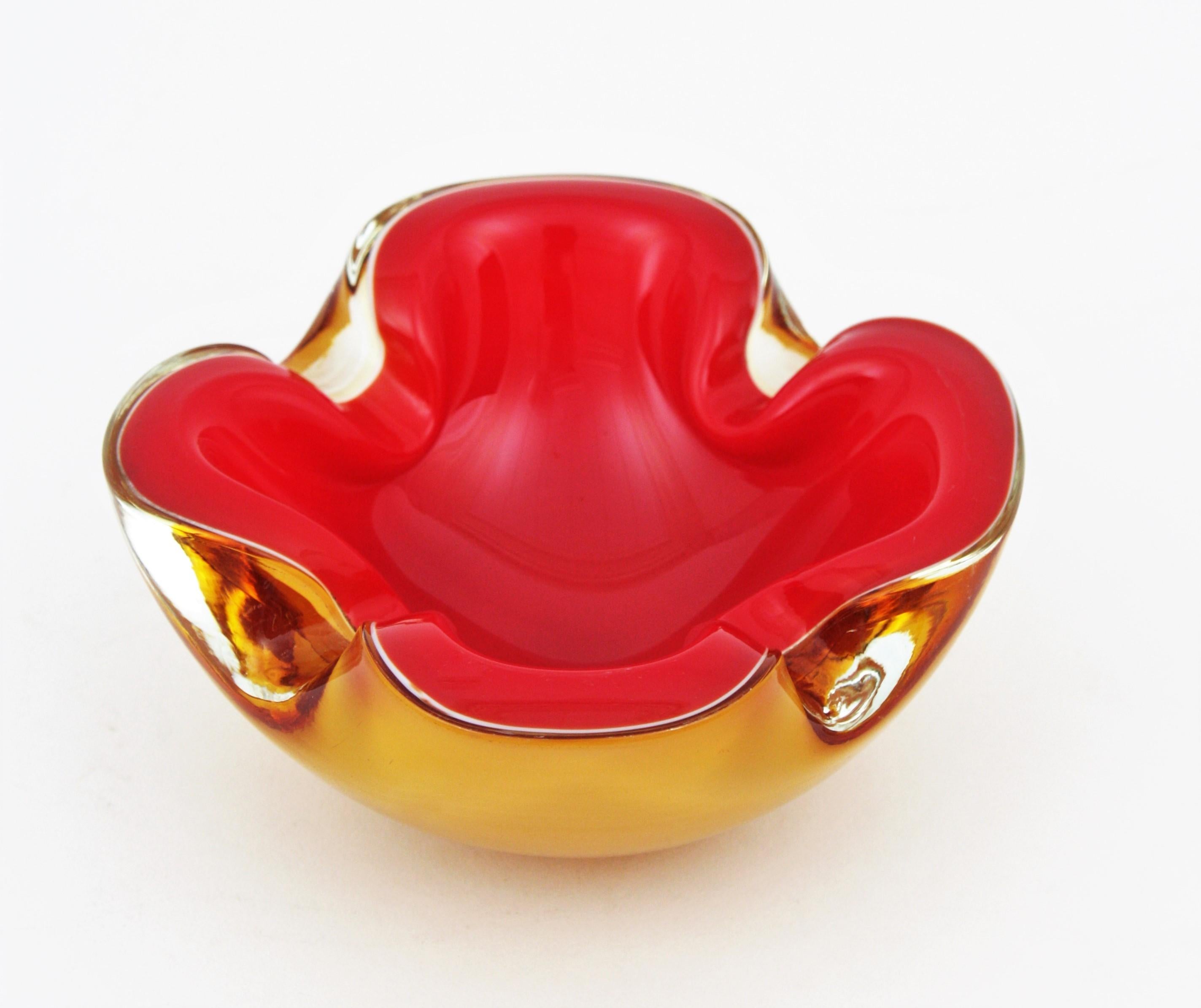 Mid-Century Modern Italian Red and Amber Sommerso Murano Glass Bowl or Ashtray In Excellent Condition In Barcelona, ES