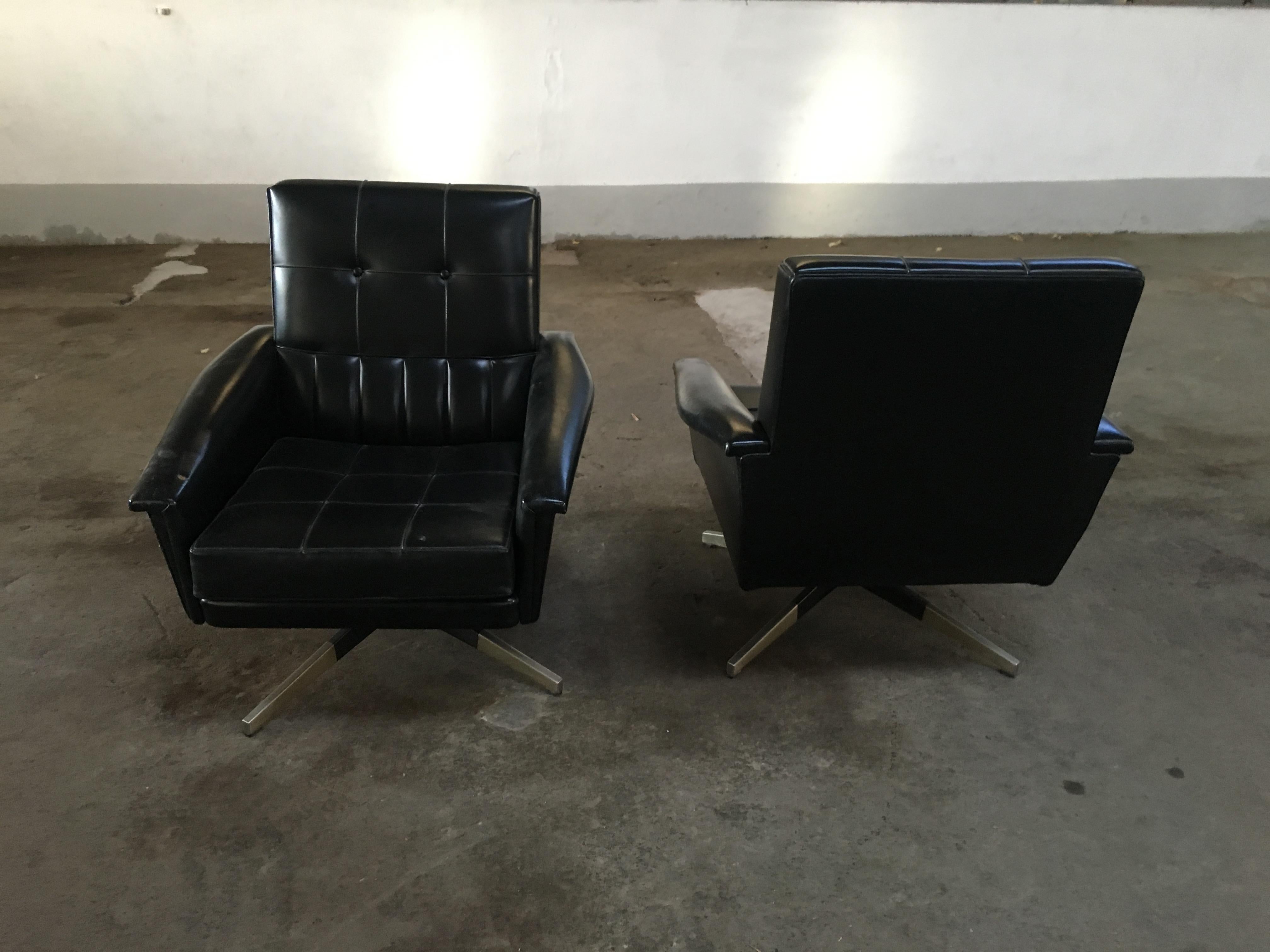 Mid-Century Modern Italian Revolving Office Black Faux Leather Armchairs, 1960s For Sale 4