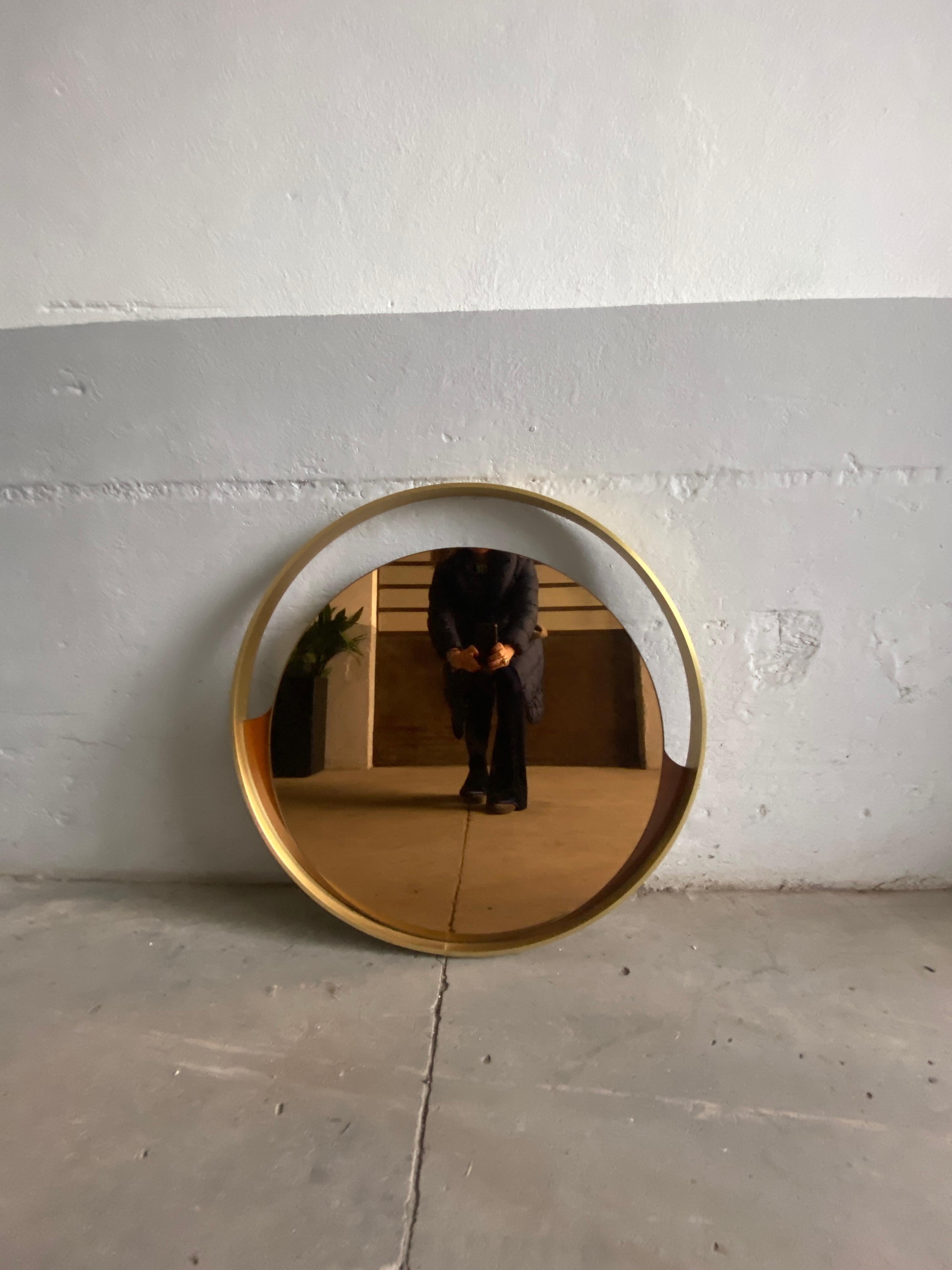 Mid-Century Modern Italian Round Gold Colored Mirror with Gilt Metal Frame In Good Condition In Prato, IT