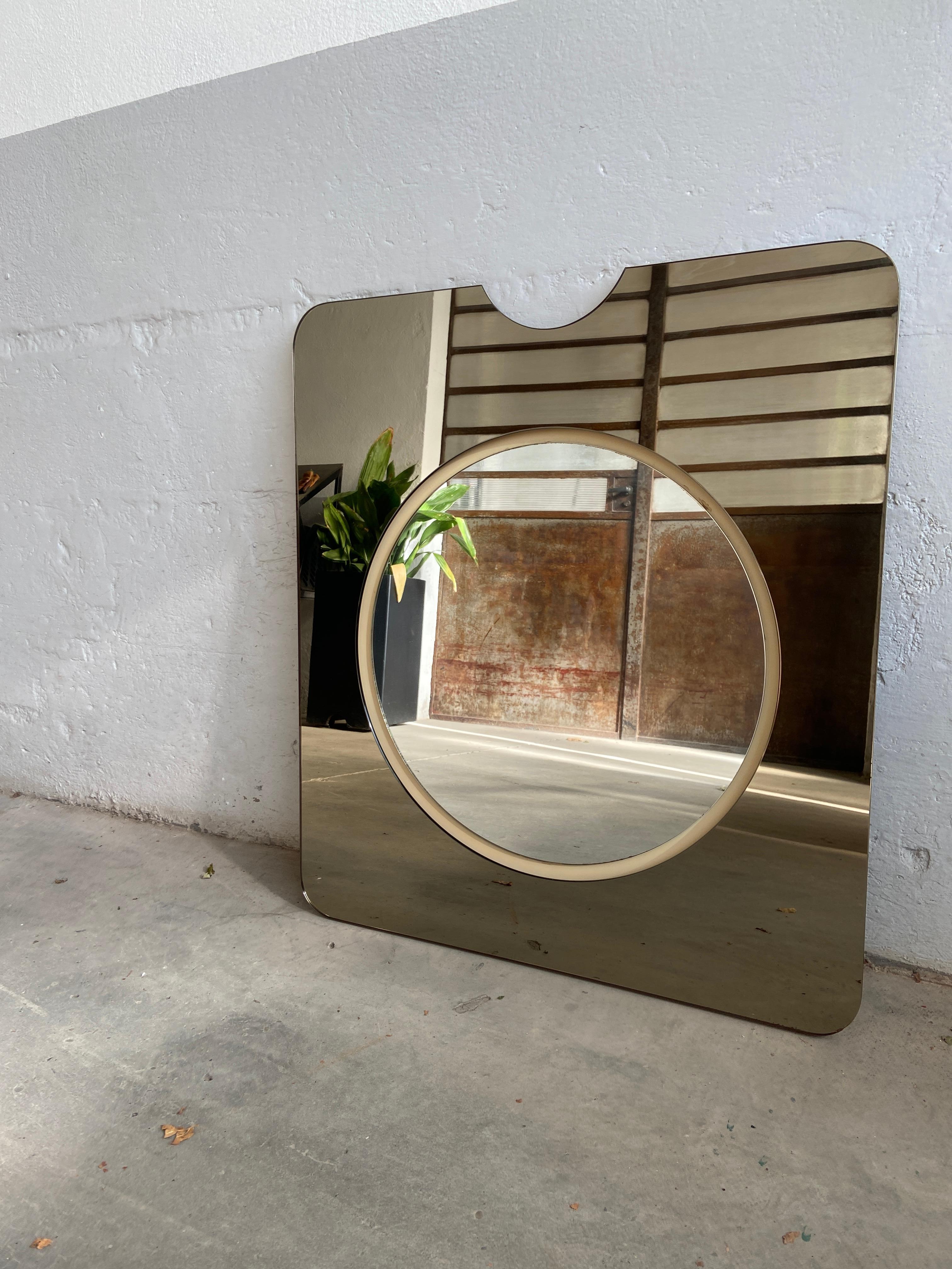 Mid-Century Modern Italian round wall mirror with smoked mirror shaped frame in the style of Crystal Art.
The mirror is in really good vintage conditions.