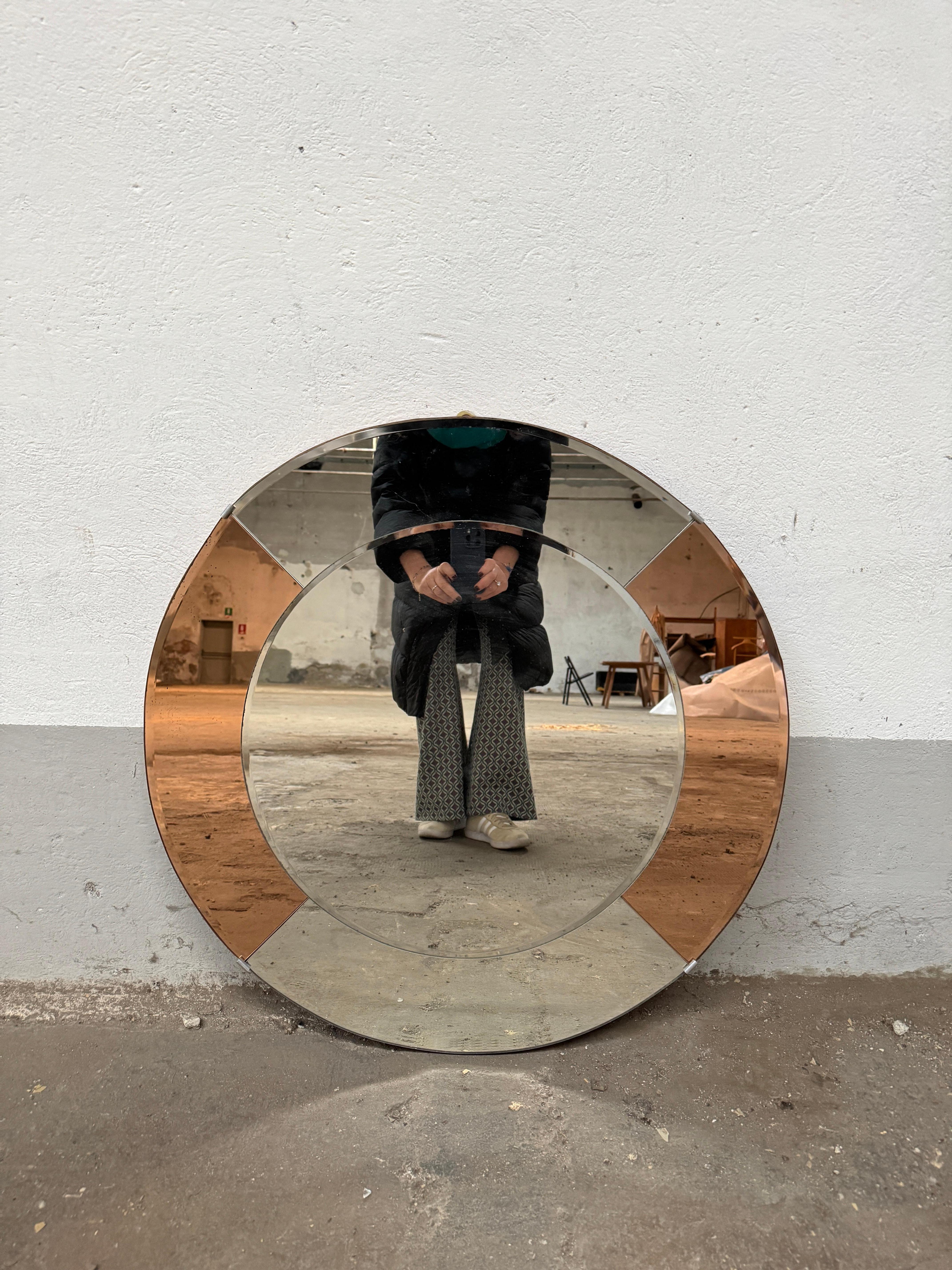 Mid-Century Modern Italian Round Shaped Cristal Arte Wall Mirror. 1970s In Good Condition For Sale In Prato, IT