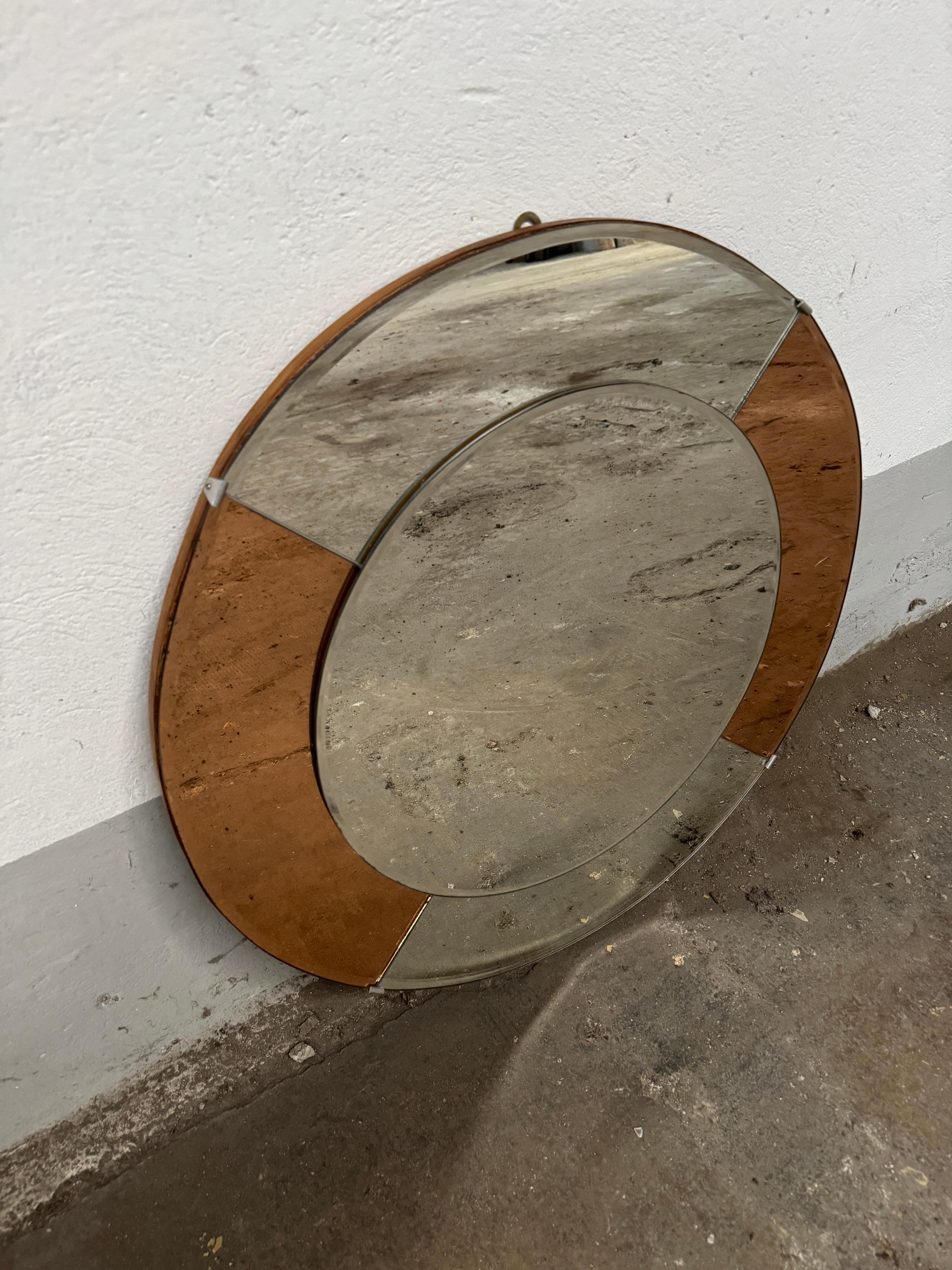 Mid-Century Modern Italian Round Shaped Cristal Arte Wall Mirror. 1970s For Sale 2