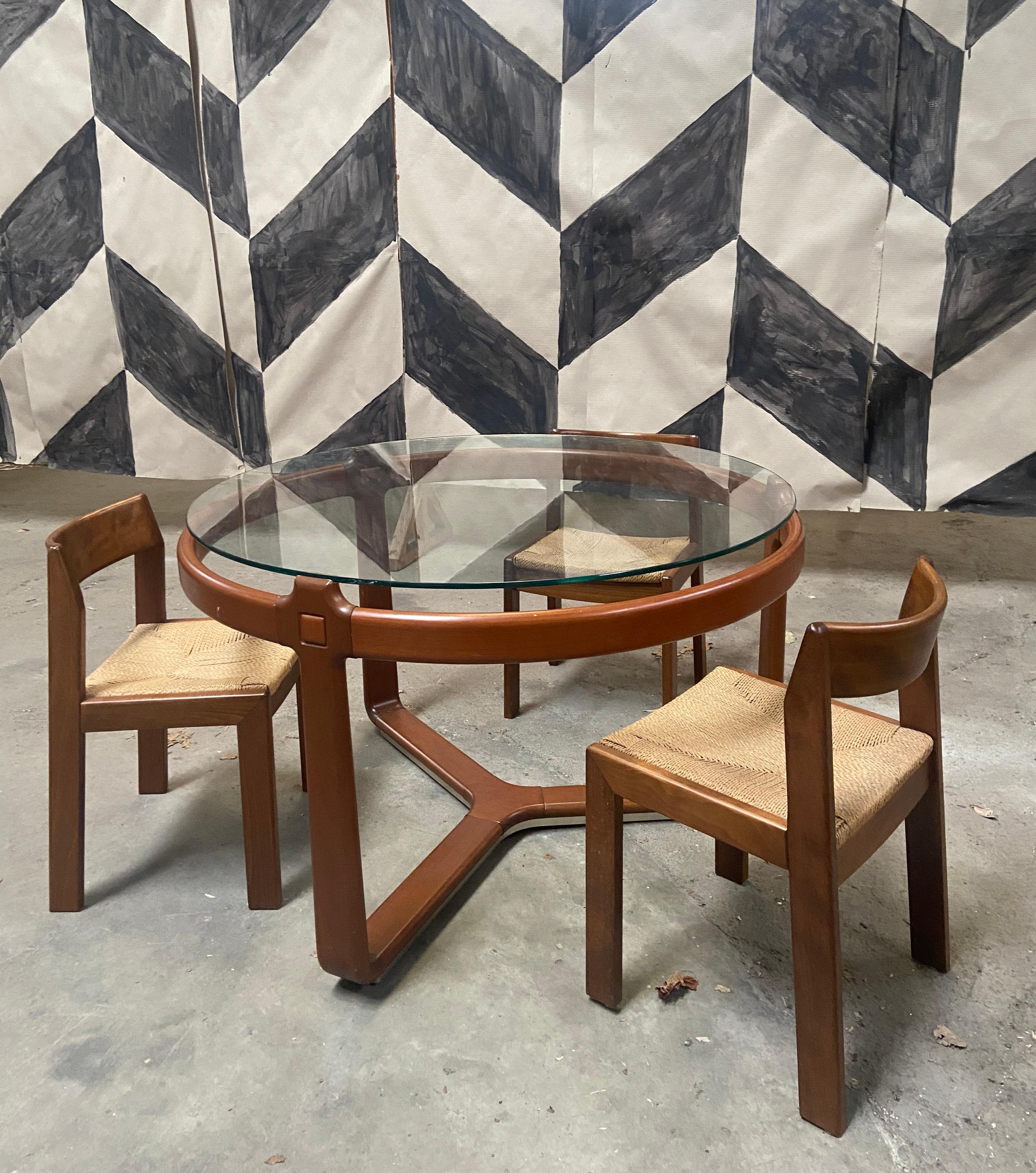 Mid-Century Modern Italian Round Table with Smoked Glass Top and 3 Wooden Chairs In Good Condition For Sale In Prato, IT
