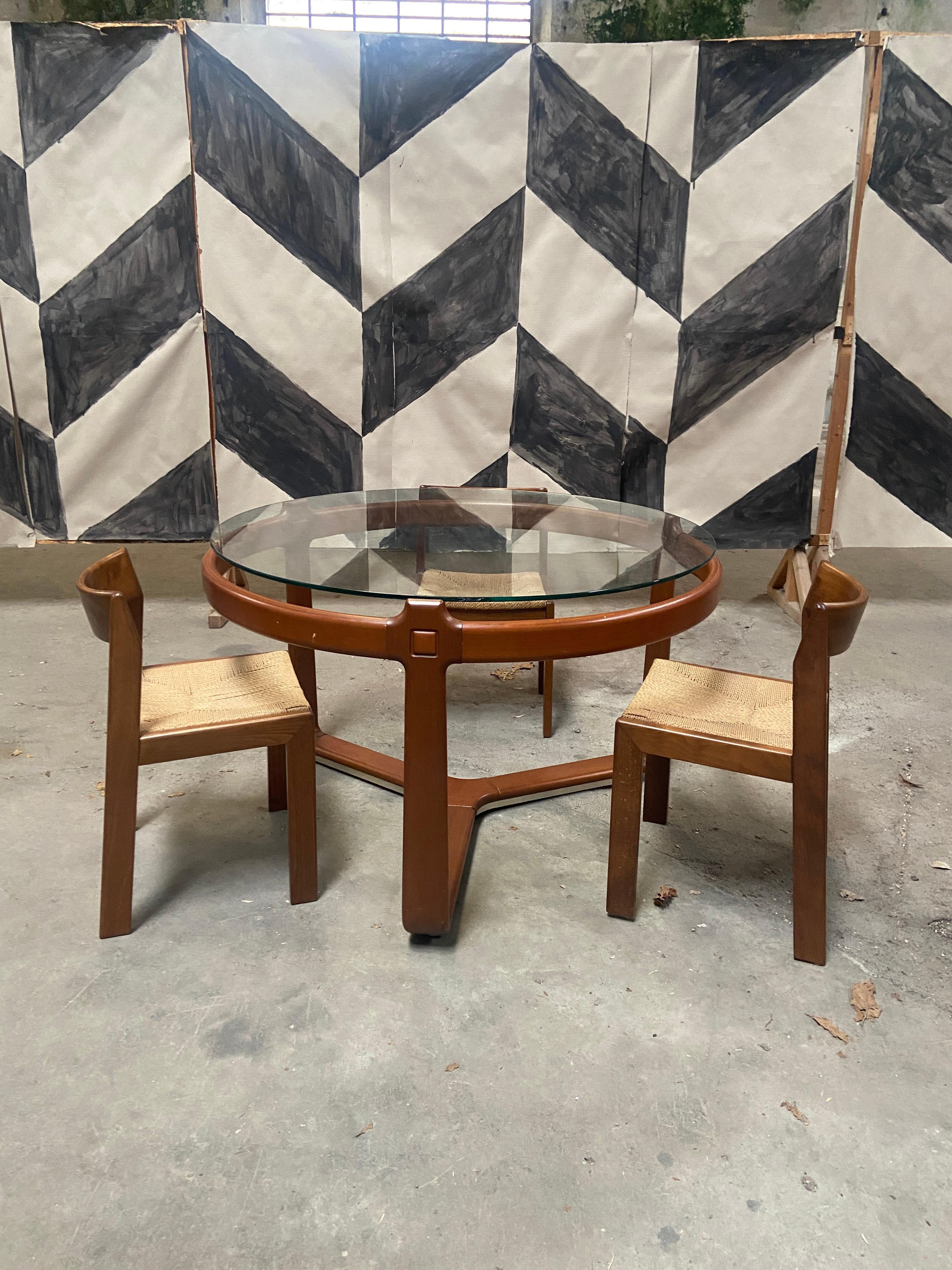 Straw Mid-Century Modern Italian Round Table with Smoked Glass Top and 3 Wooden Chairs For Sale