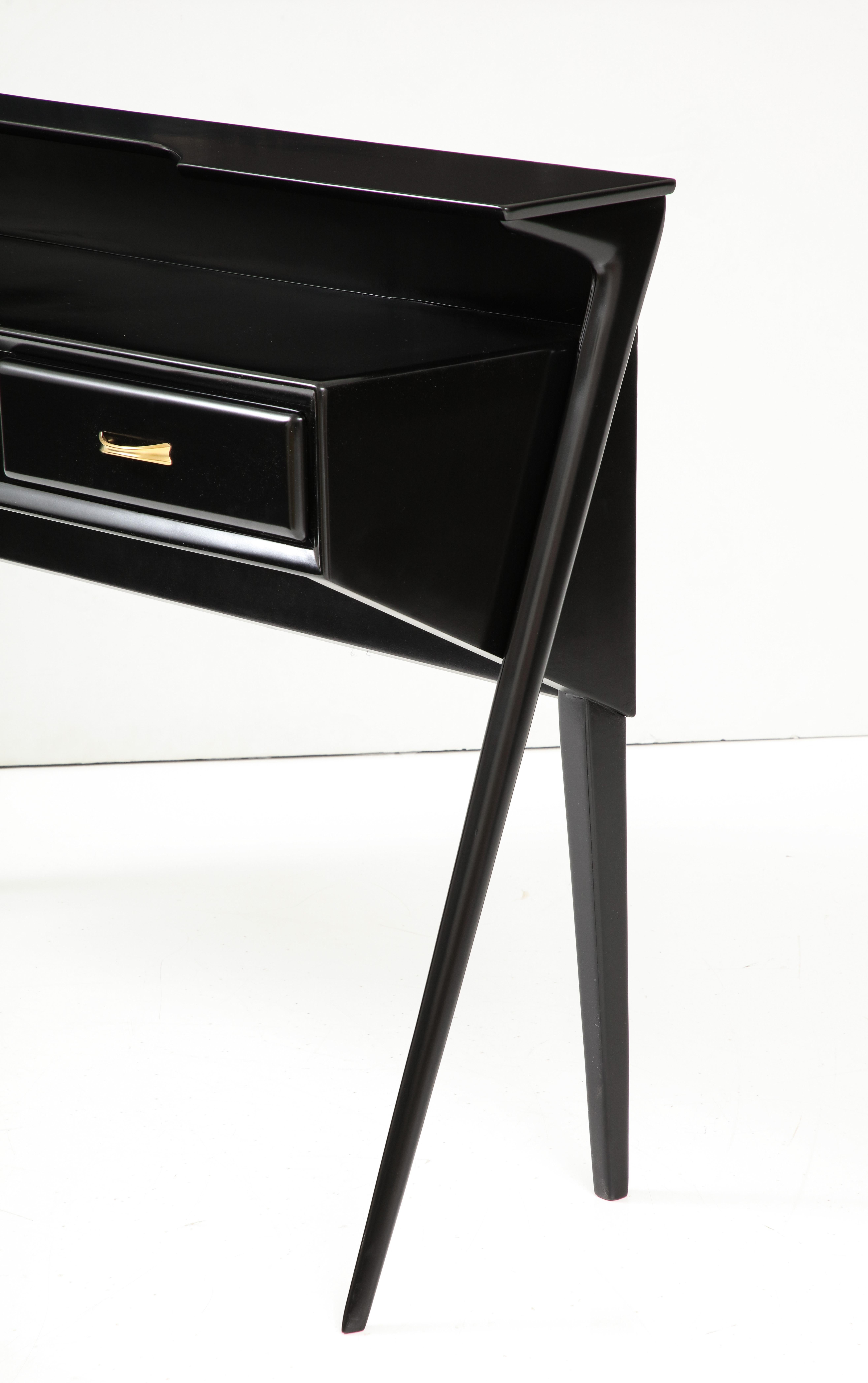 Mid-Century Modern Italian Sculptural Two-Tier Console In Black Lacquer For Sale 5