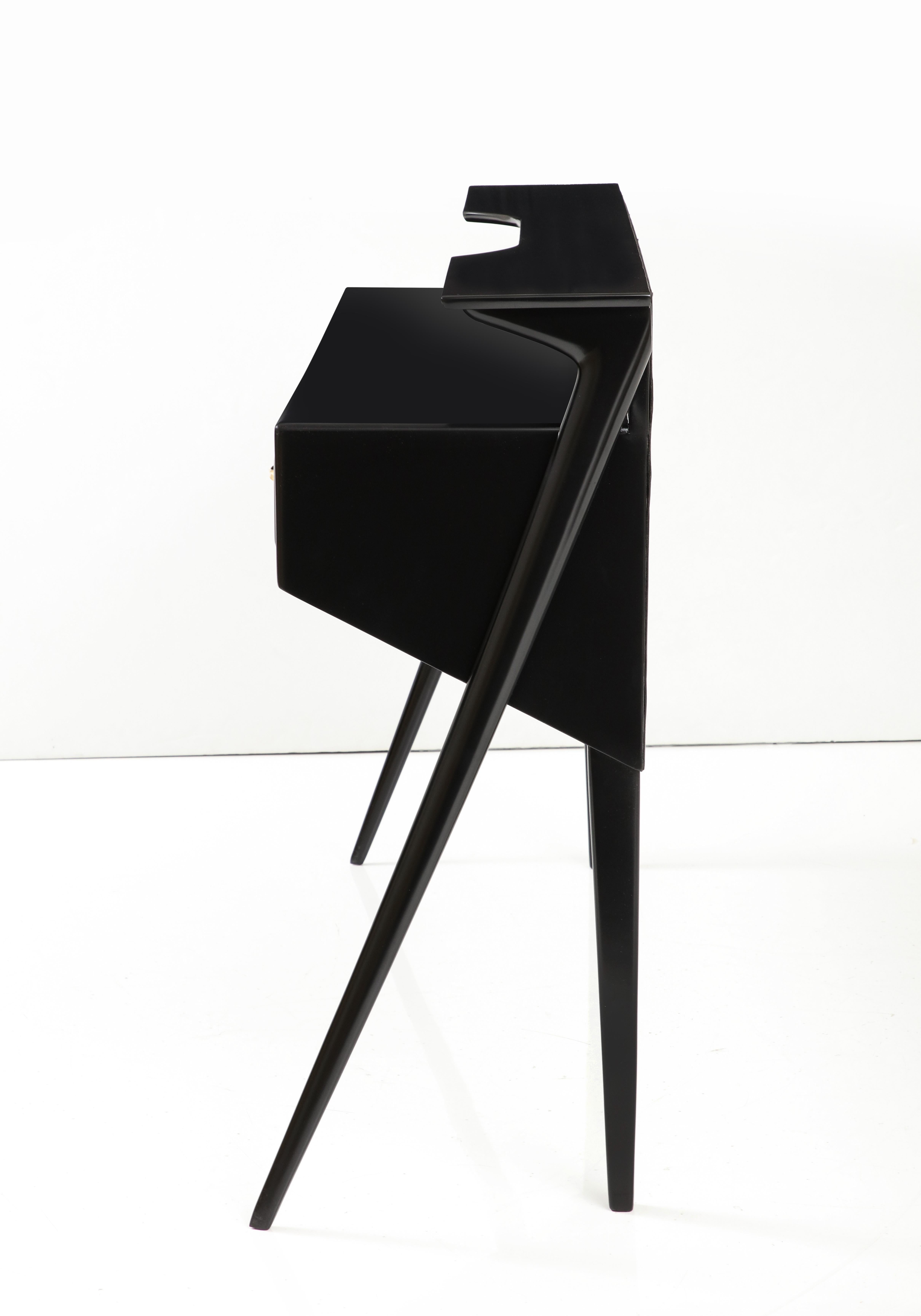 Mid-Century Modern Italian Sculptural Two-Tier Console In Black Lacquer For Sale 6