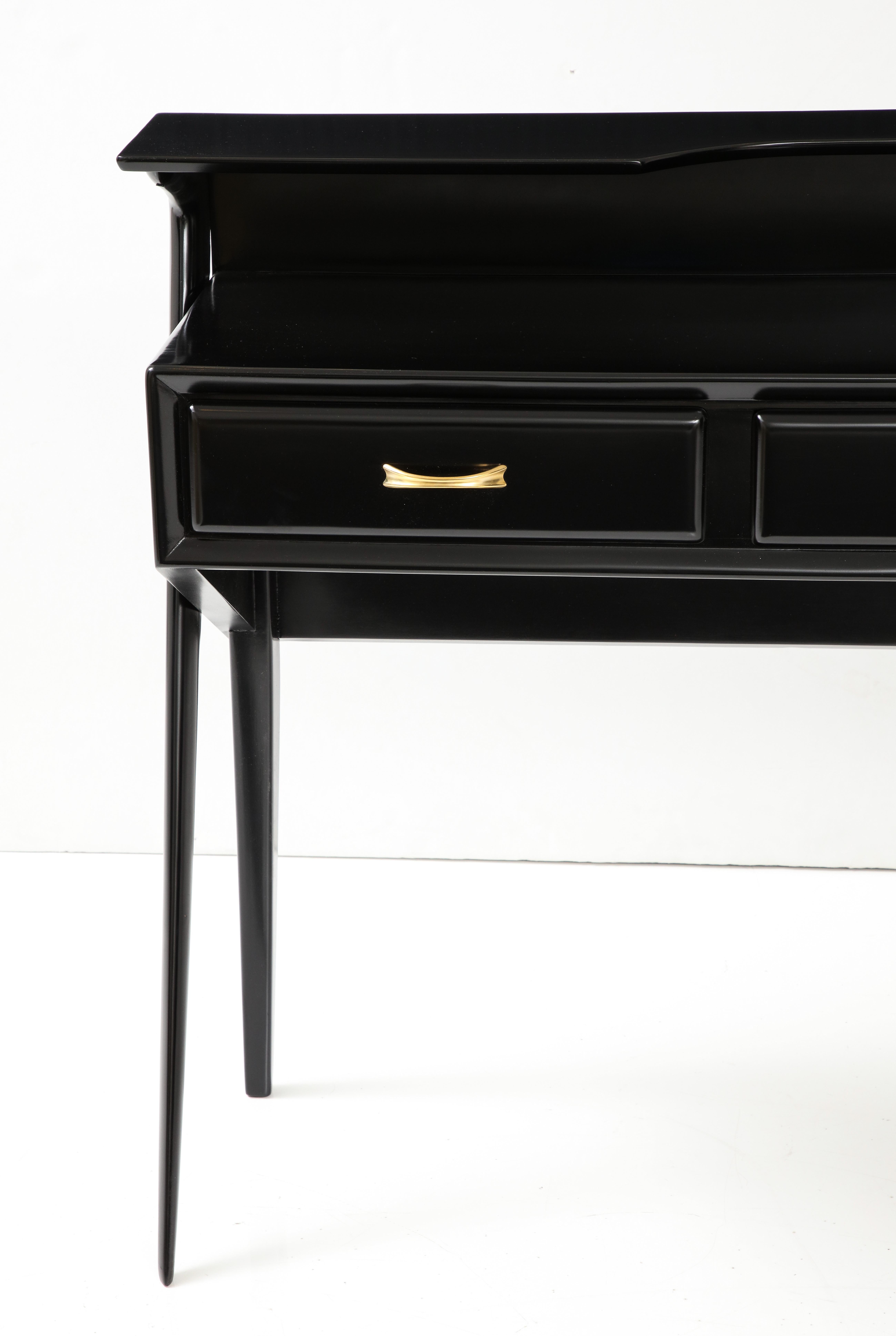 1950s sculptural Italian two tier console in black lacquer with brass hardware and three drawers in the style of Ico Parisi, fully restored in black lacquer with minor  wear and patina due to age and use.
