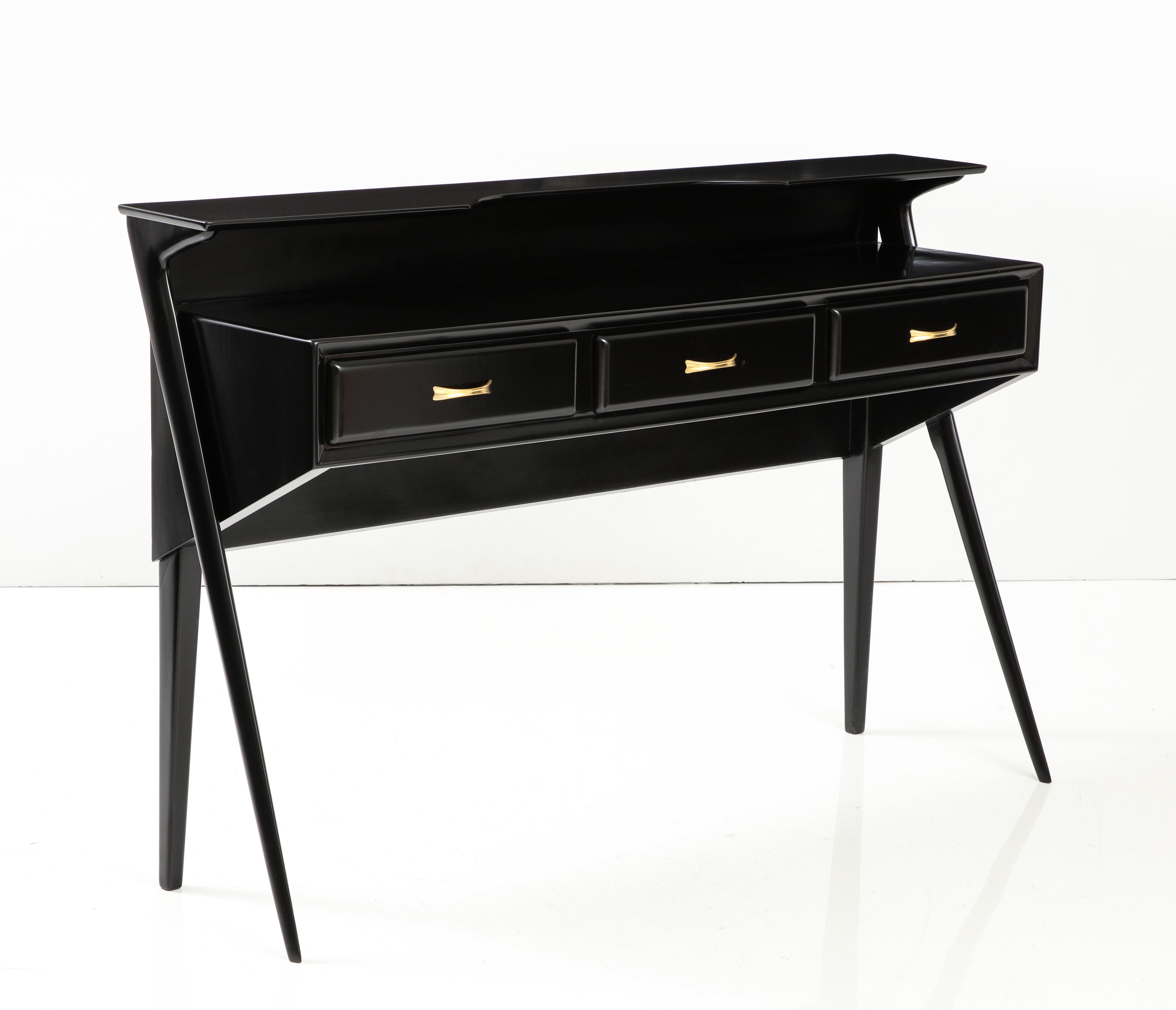 Mid-Century Modern Italian Sculptural Two-Tier Console In Black Lacquer In Good Condition For Sale In New York, NY