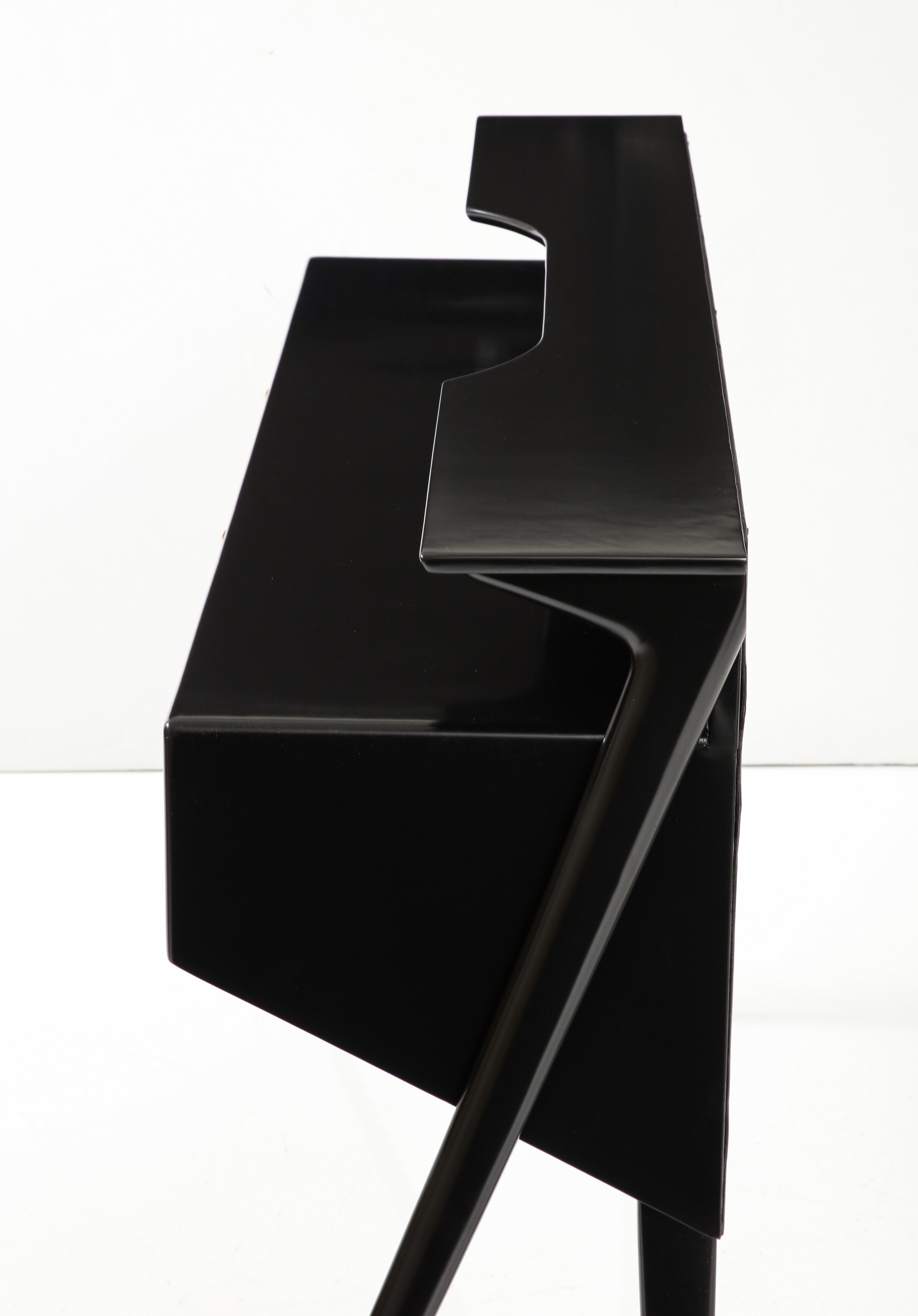 Mid-Century Modern Italian Sculptural Two-Tier Console In Black Lacquer For Sale 1