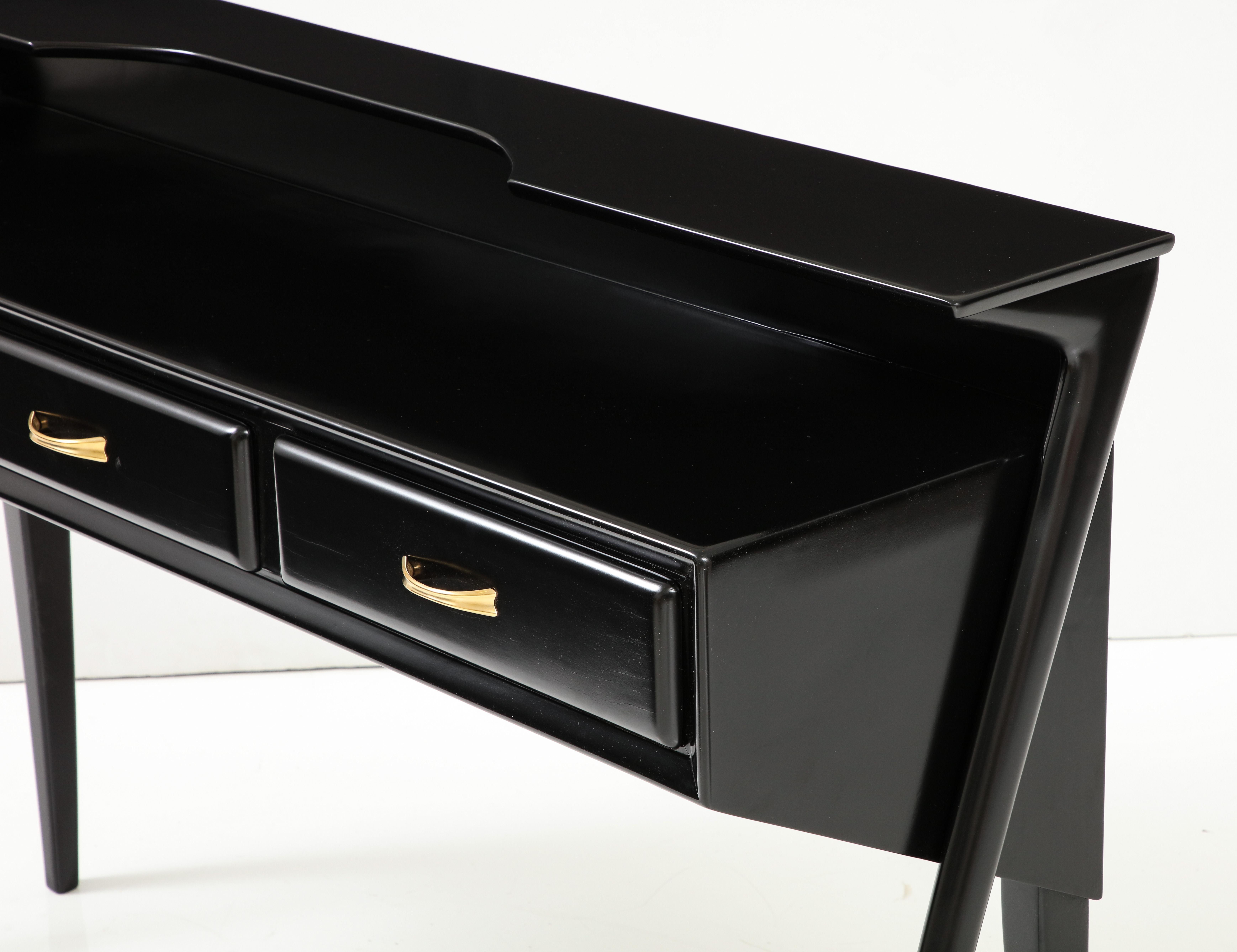 Mid-Century Modern Italian Sculptural Two-Tier Console In Black Lacquer For Sale 3