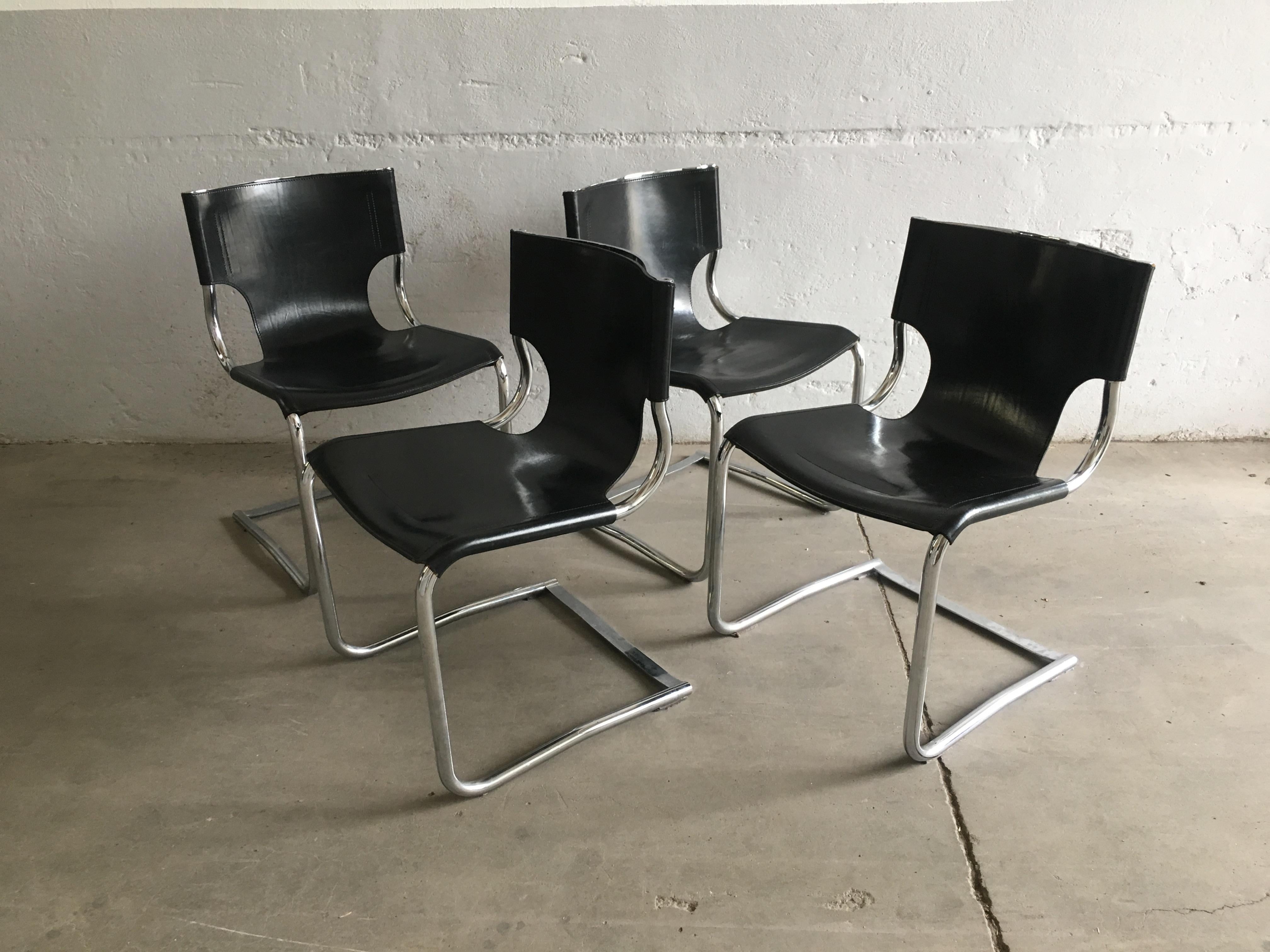Mid-Century Modern Italian Set of 4 Chrome and Leather Chairs In Good Condition In Prato, IT
