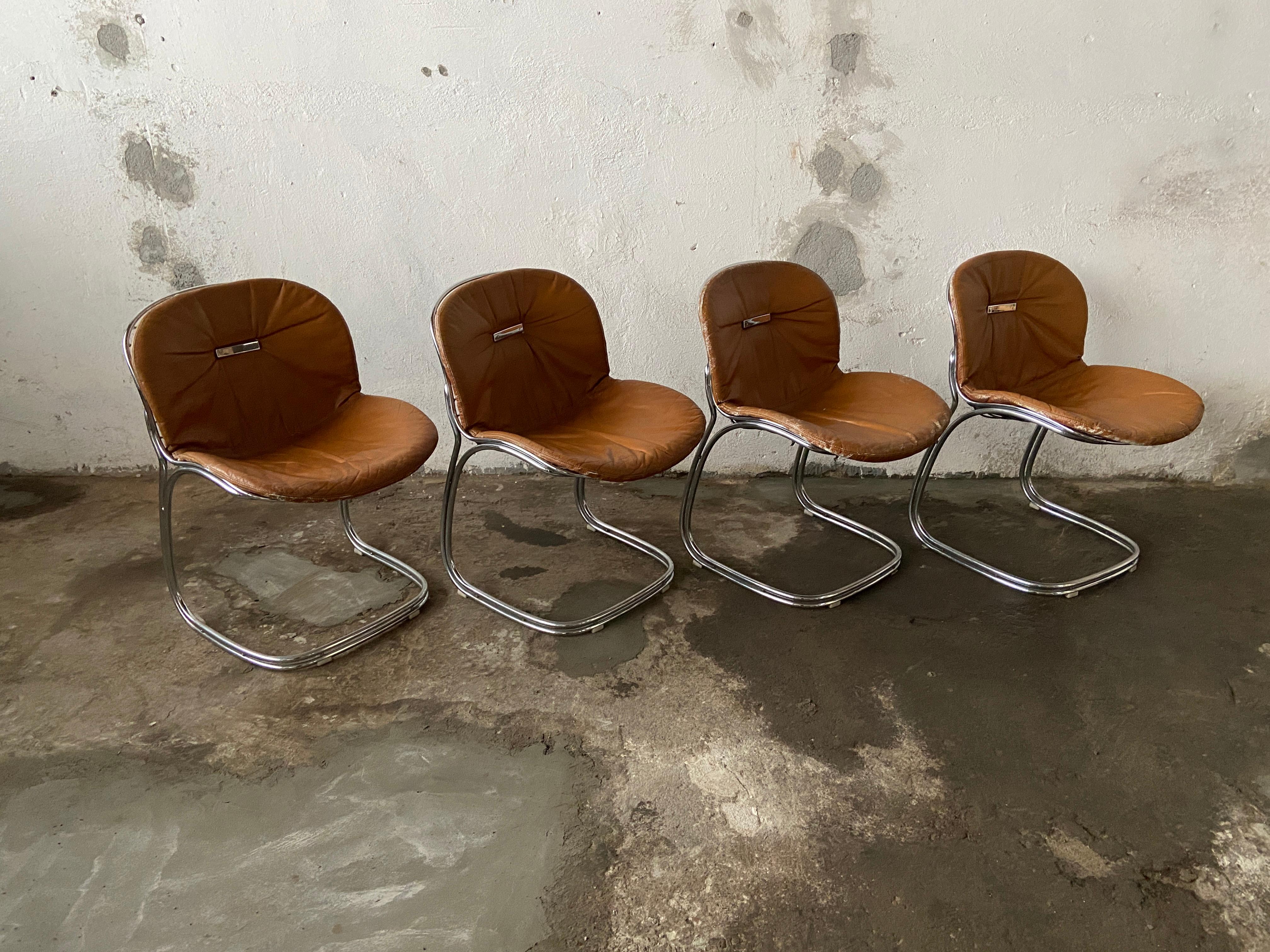 Mid-Century Modern Italian set of 4 Gastone Rinaldi cantilevered chrome and leather chairs 'Sabrina' for RIMA, 1970s
The ware of the leather parts consist with age and use but the general conditions of the chairs are good.