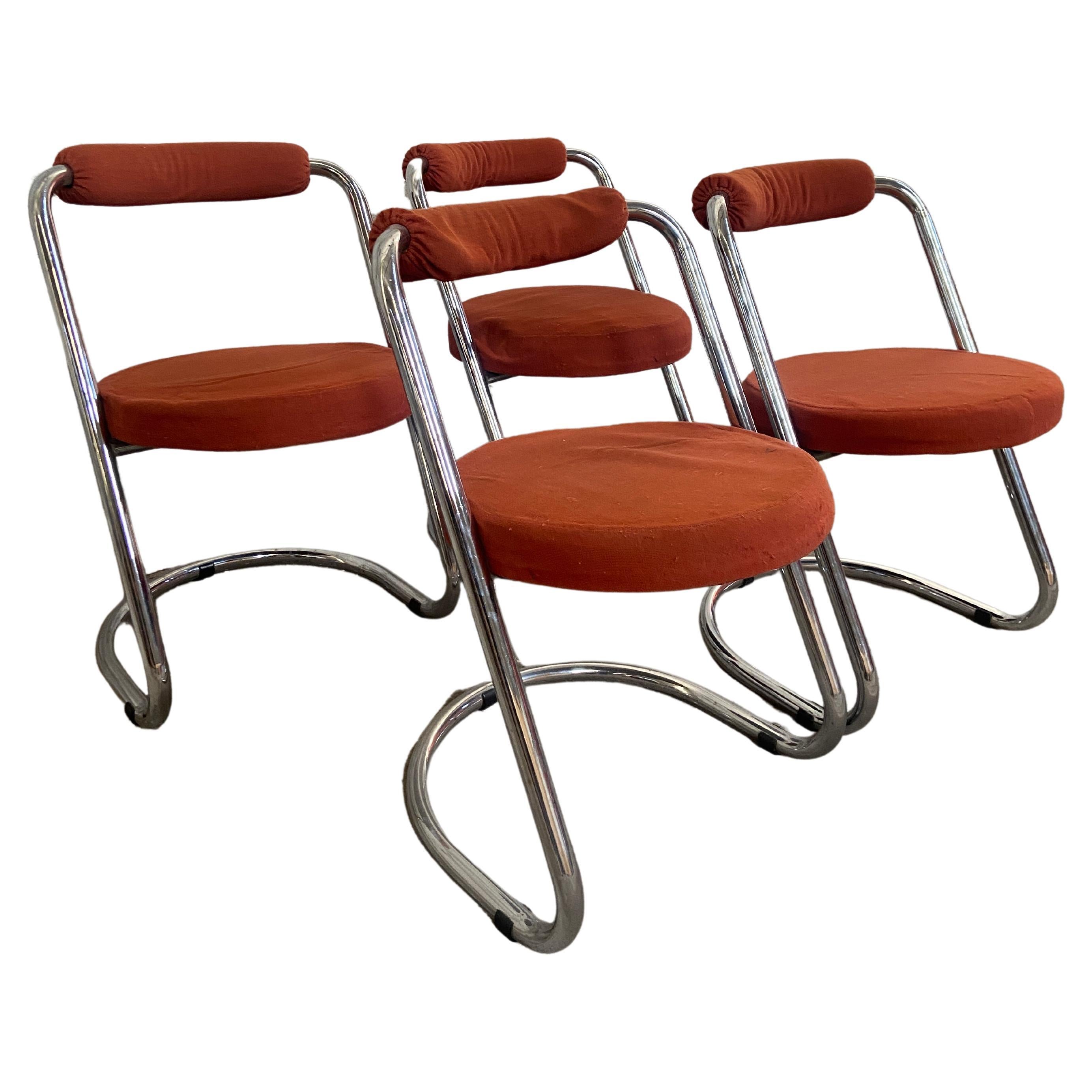 Ensemble italien moderne du milieu du siècle dernier de 4 chaises chromées Giotto Stoppino des années 1970