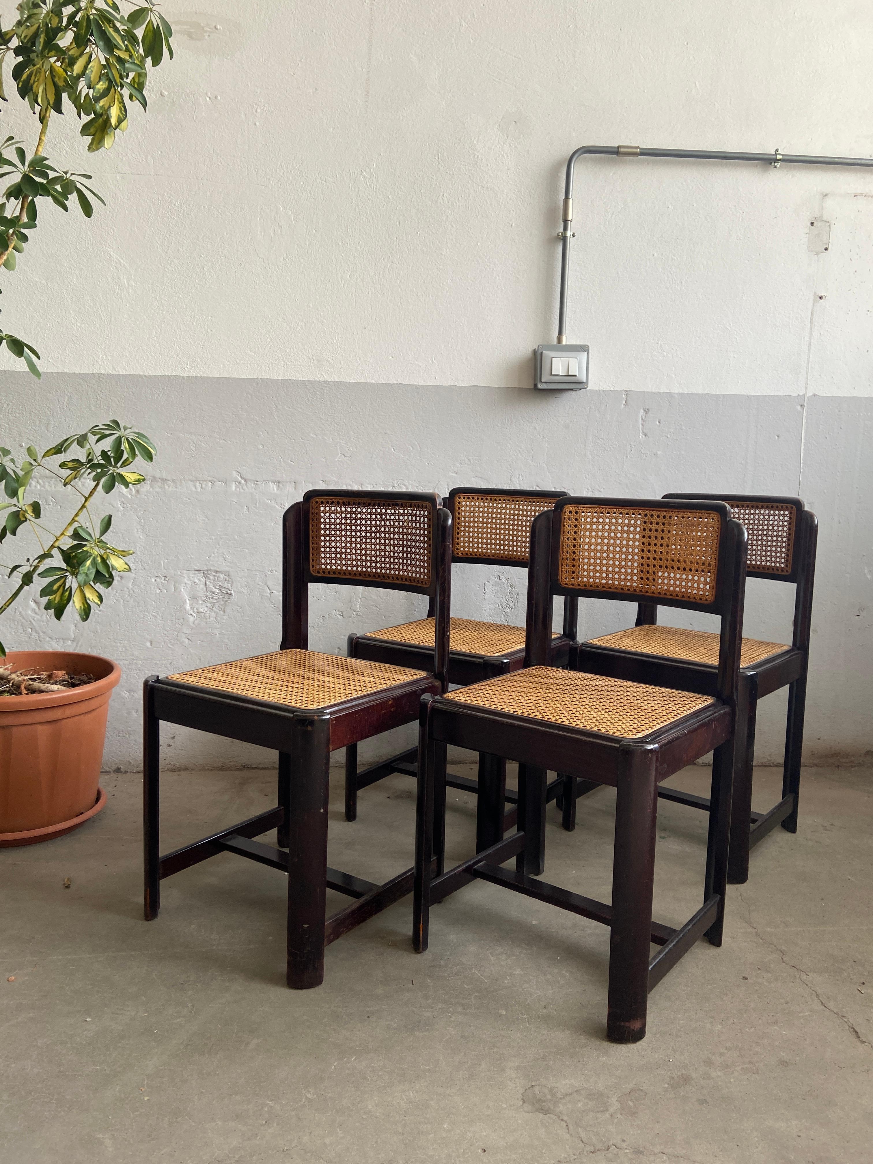Mid-Century Modern Italian Set of 4 Mahogany Chairs with Vienna Straw, 1970s In Good Condition In Prato, IT