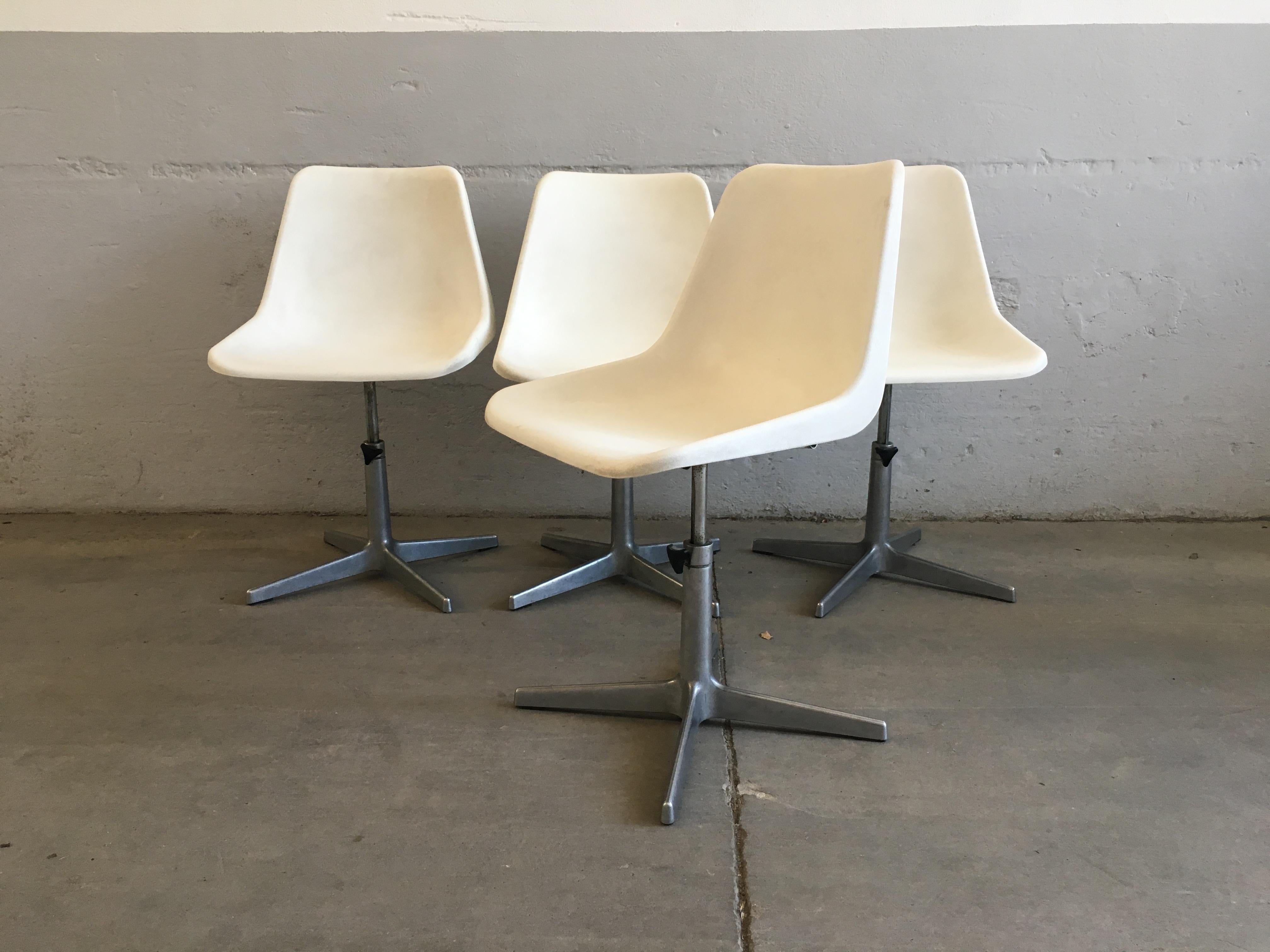 Mid-Century Modern Italian Set of 4 Robin Day Rotating Chairs, 1960s In Good Condition For Sale In Prato, IT